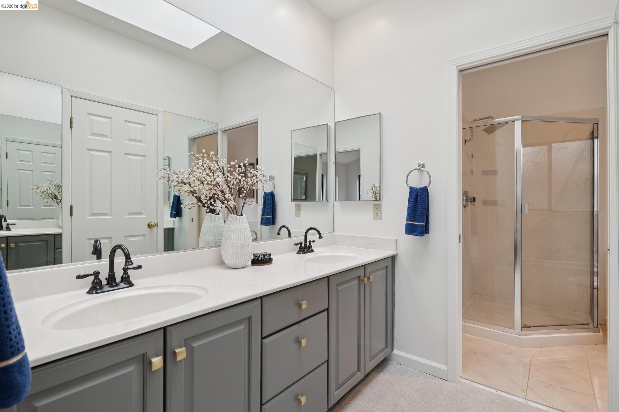 557 Hiller Dr