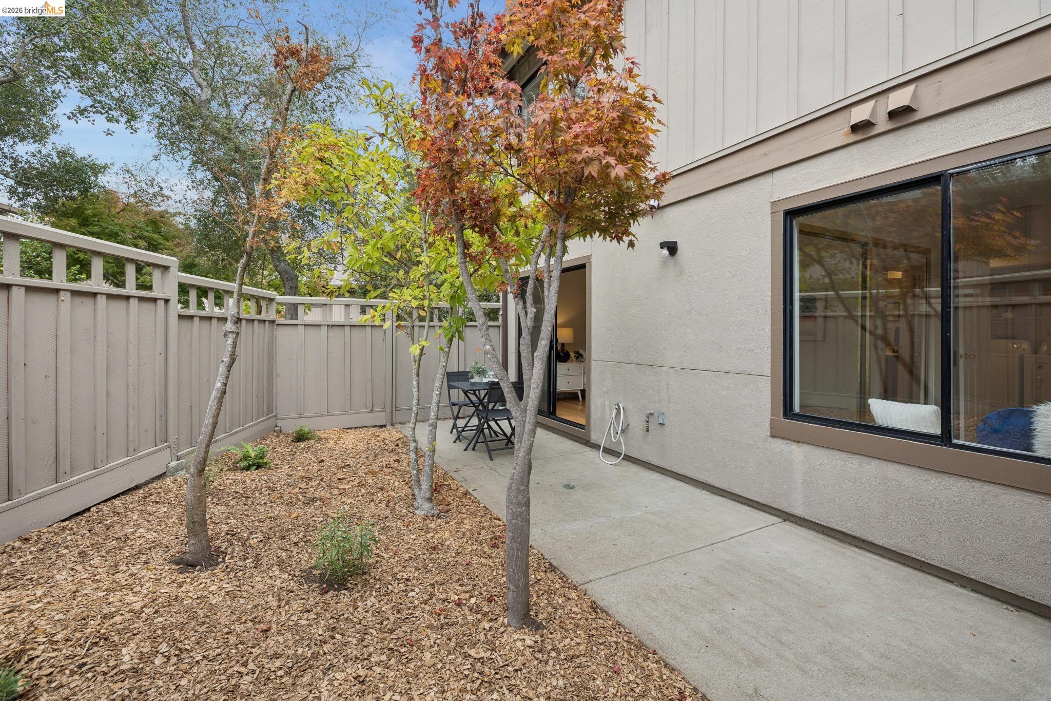 557 Hiller Dr