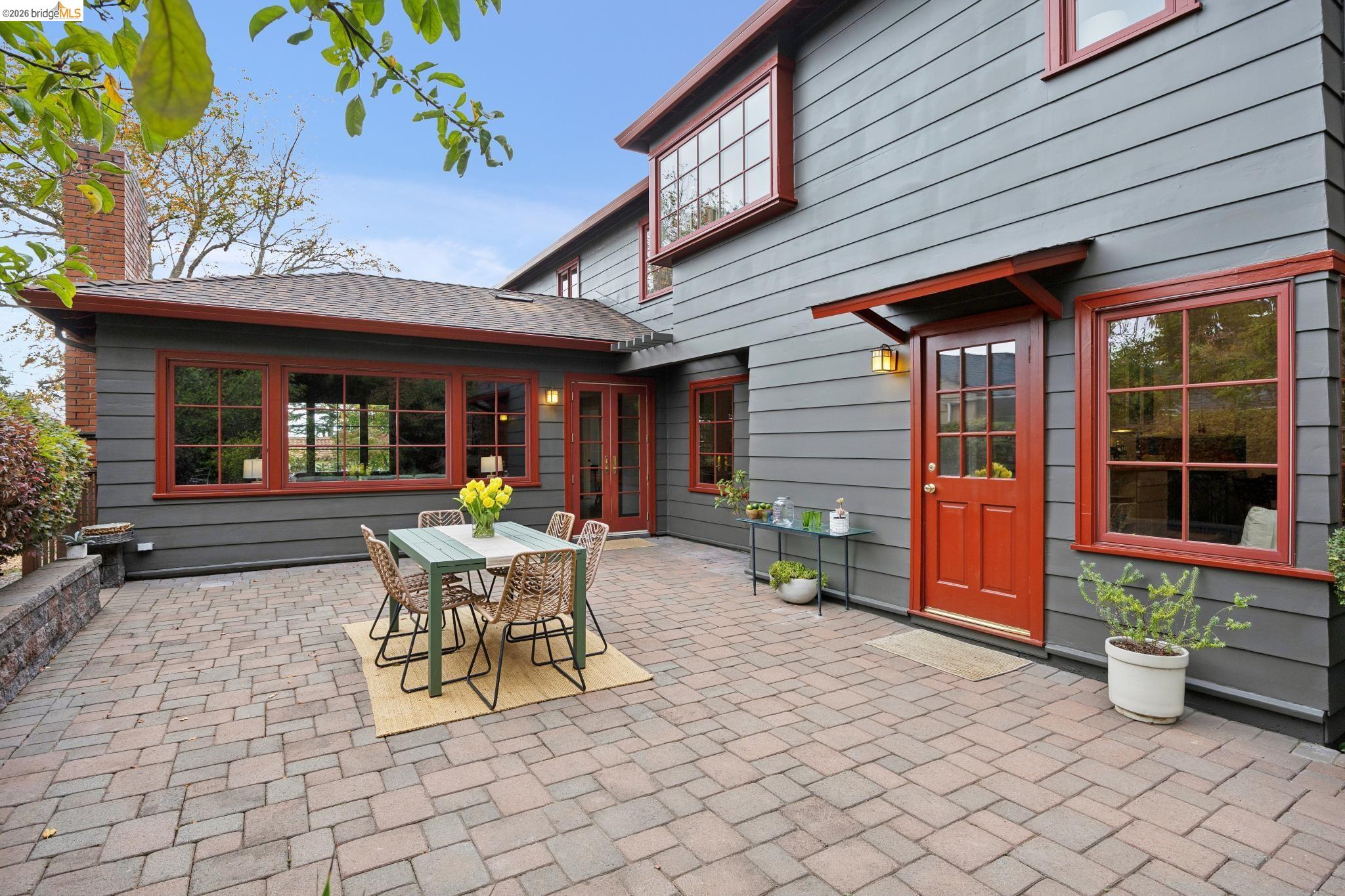 18 Arlington Ct