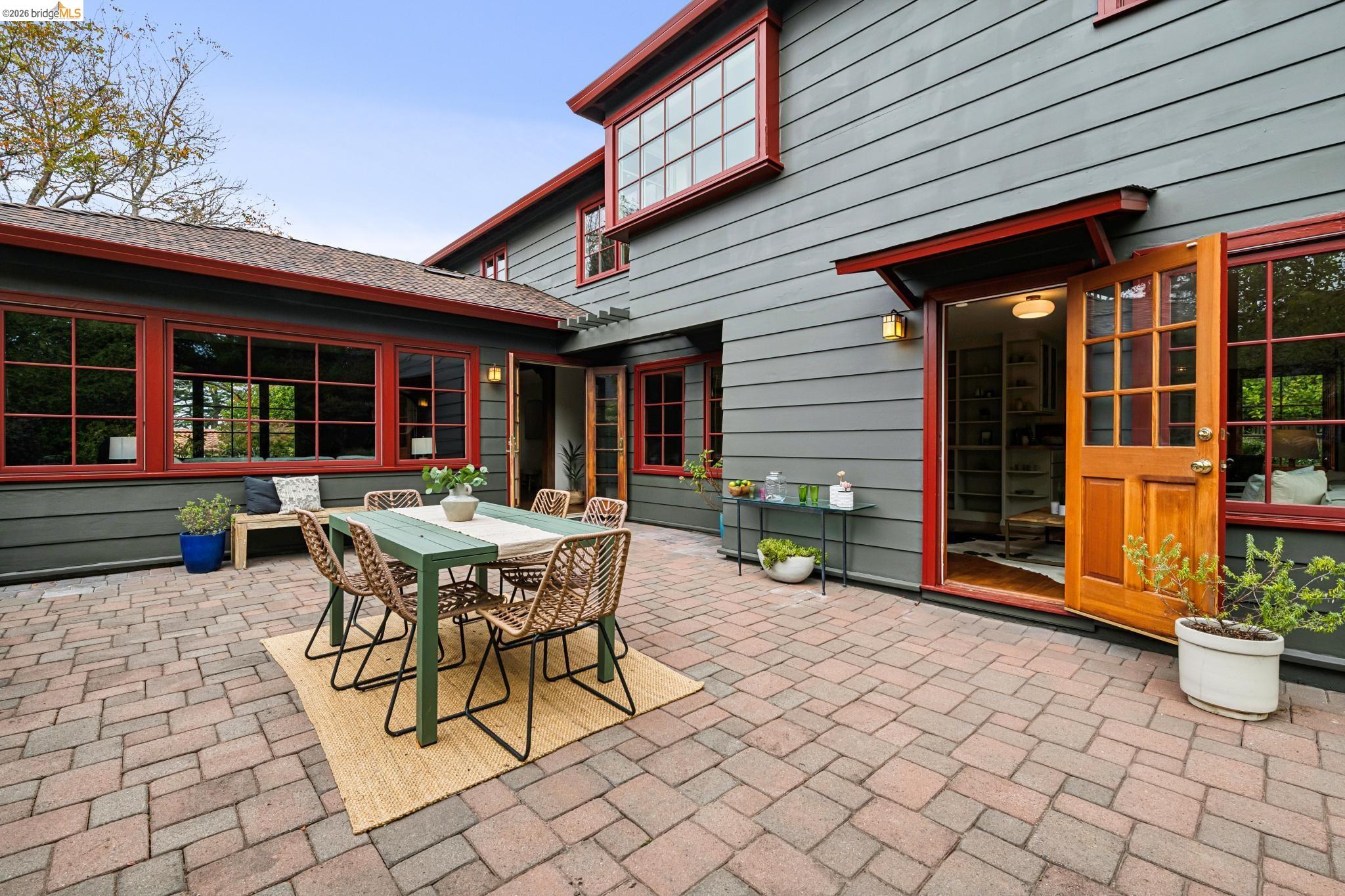 18 Arlington Ct