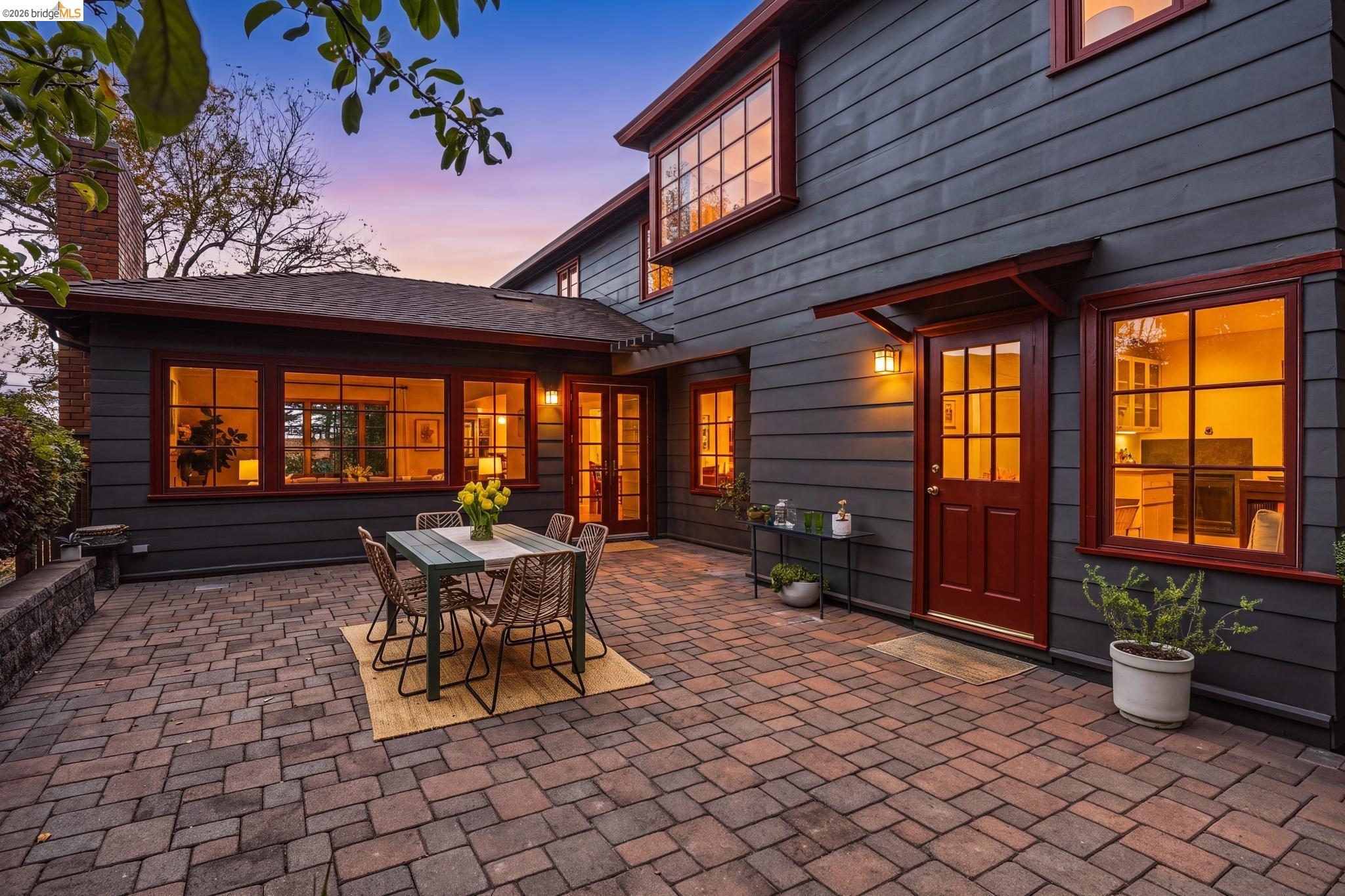 18 Arlington Ct