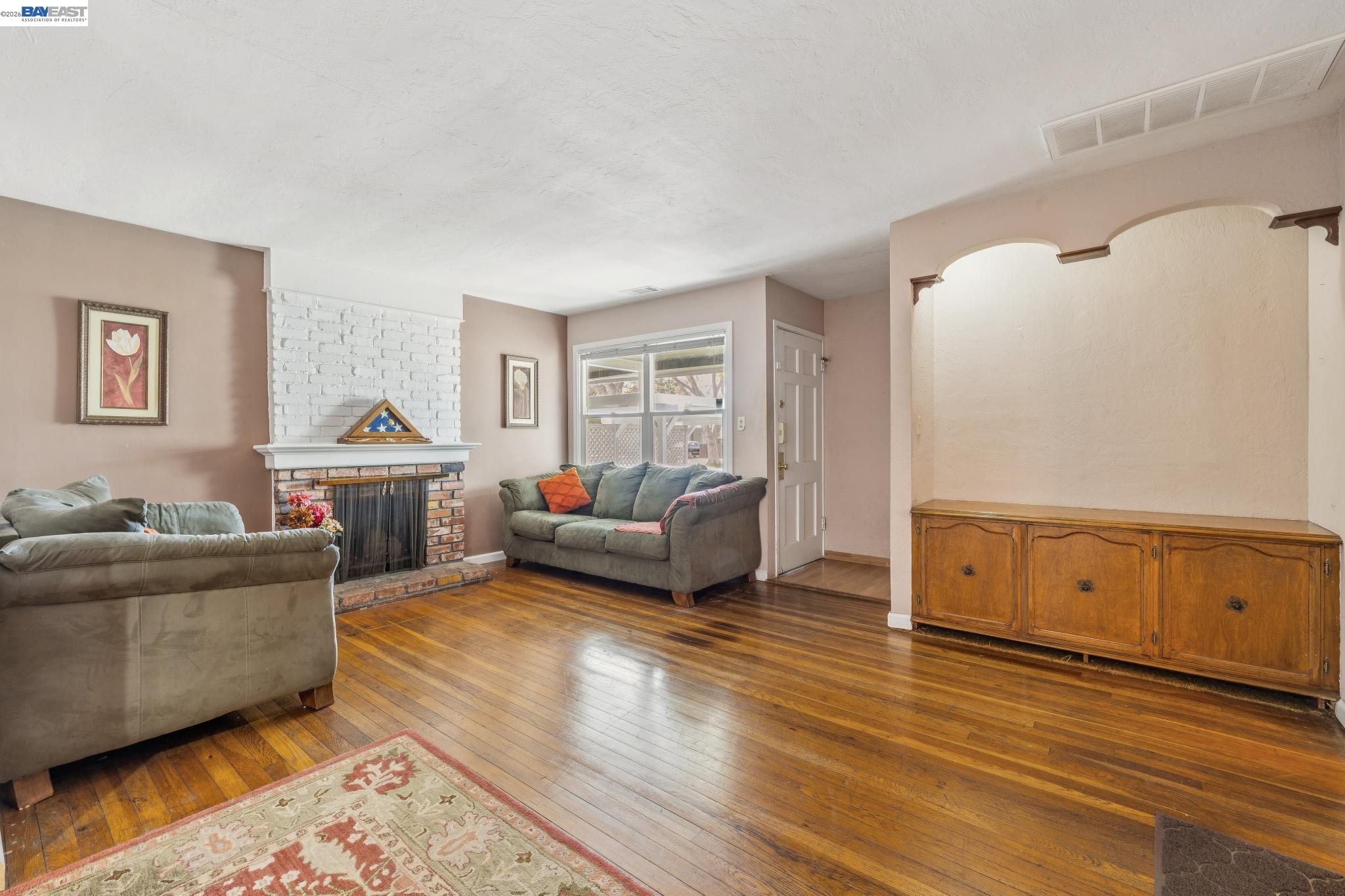 15742 Paseo Largavista
