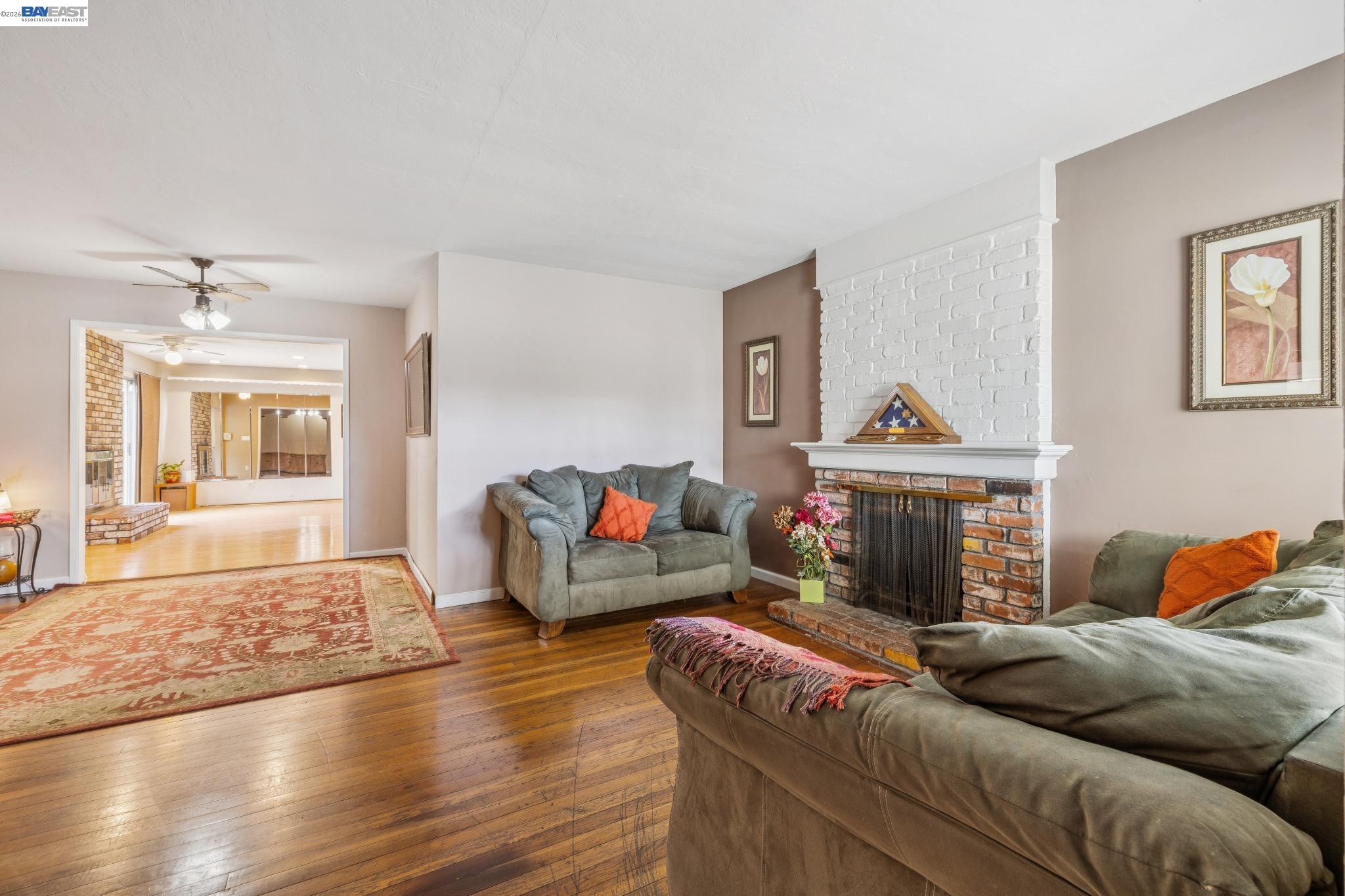 15742 Paseo Largavista