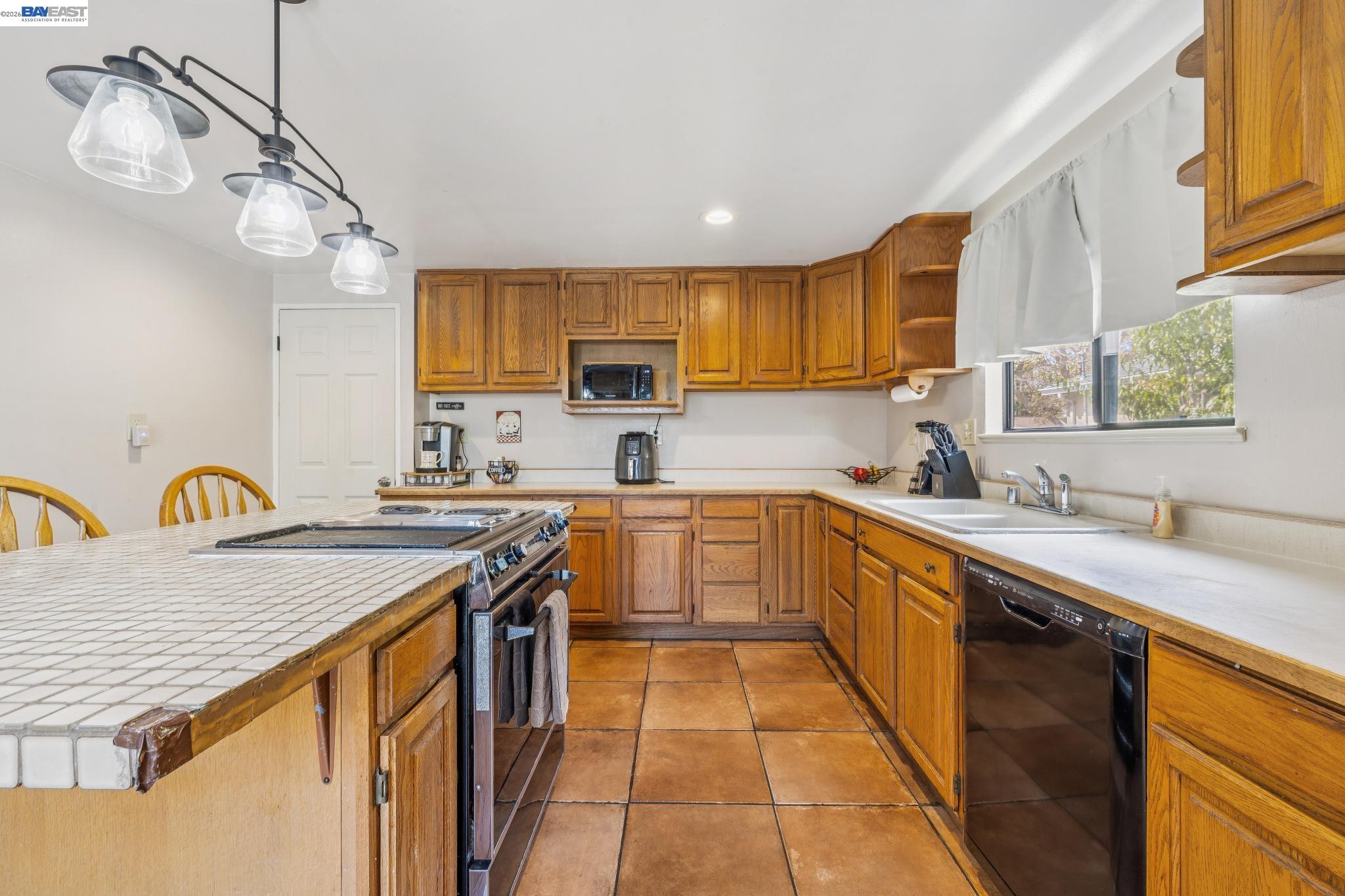 15742 Paseo Largavista