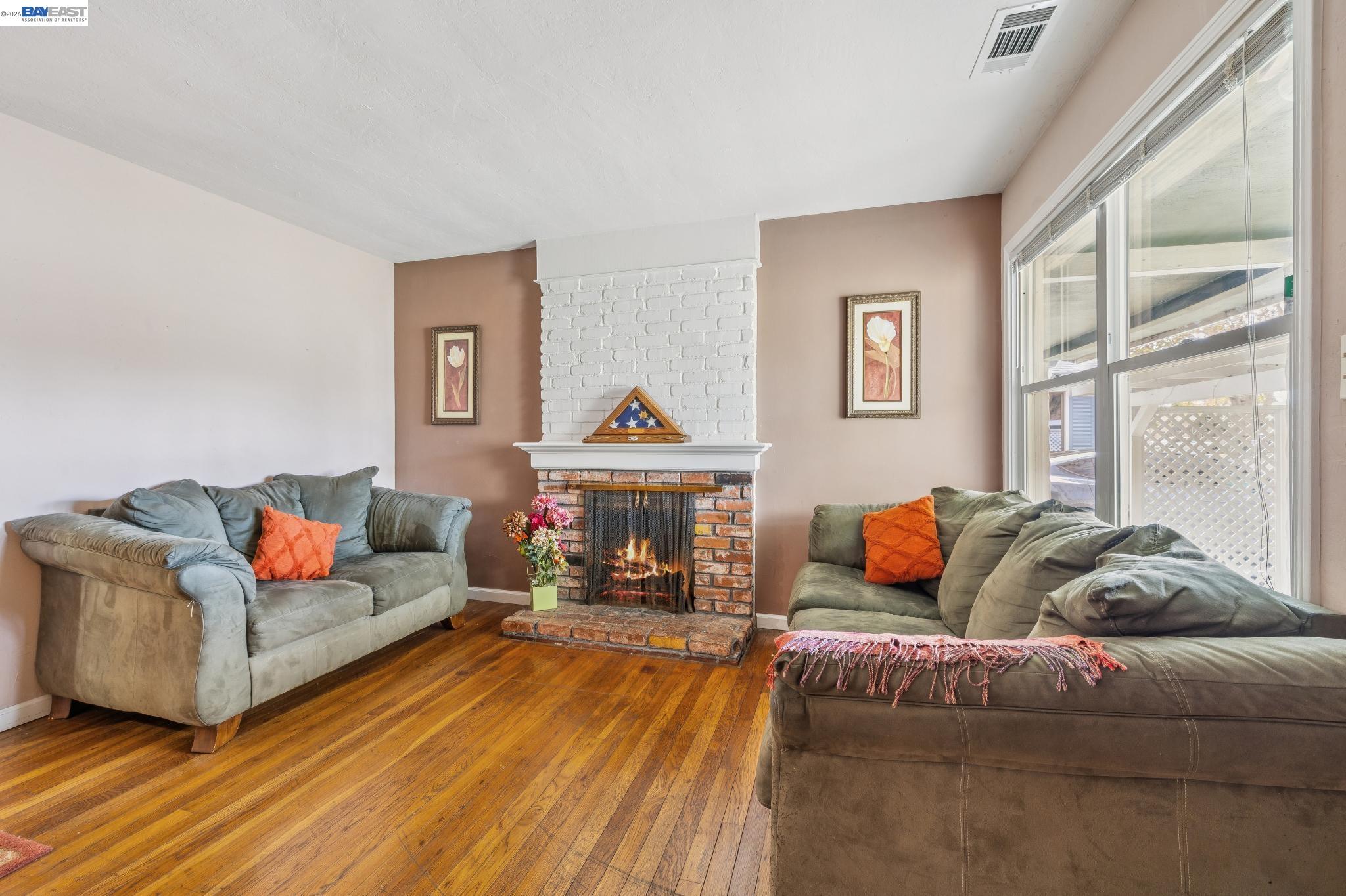 15742 Paseo Largavista