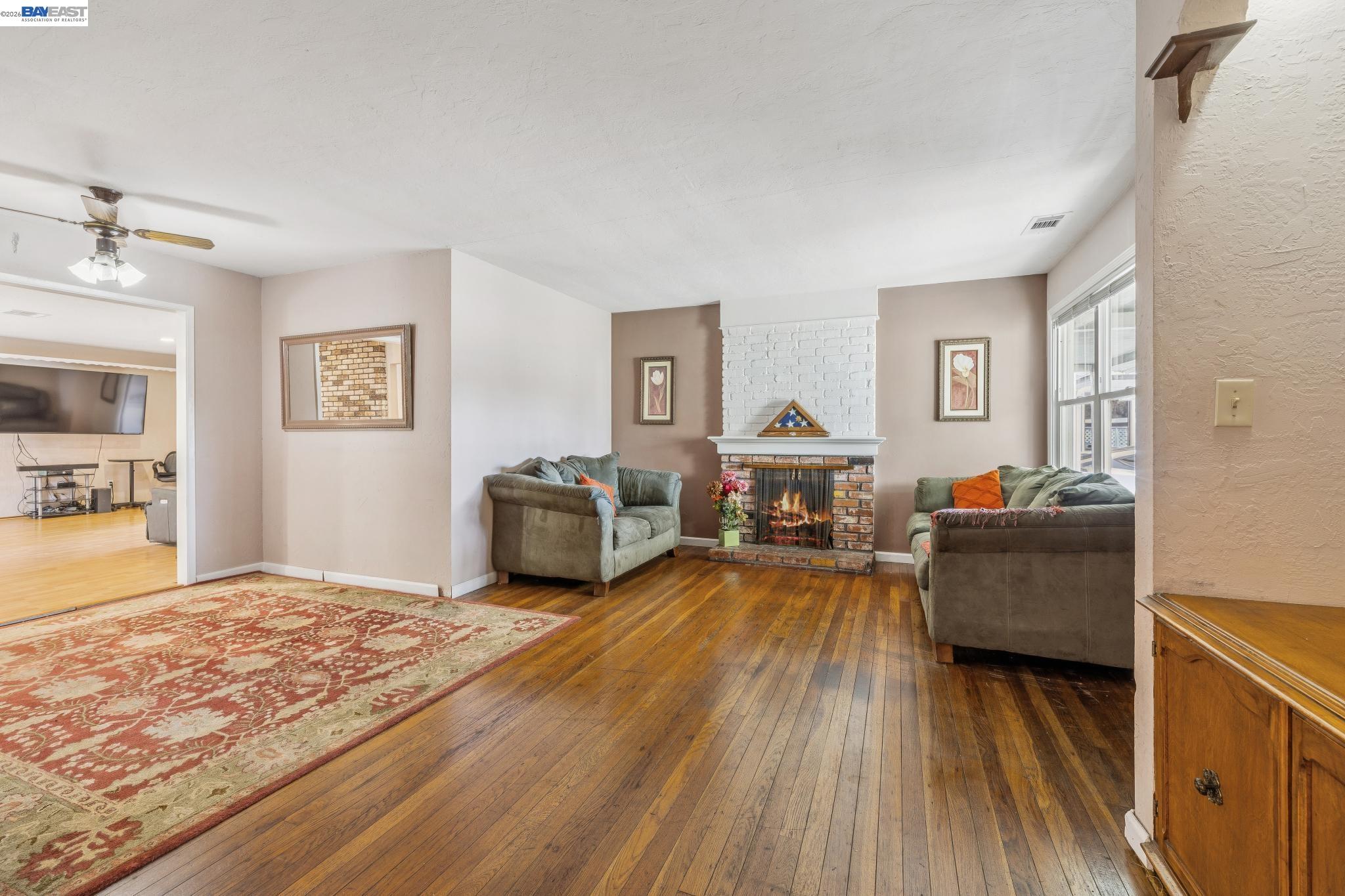15742 Paseo Largavista