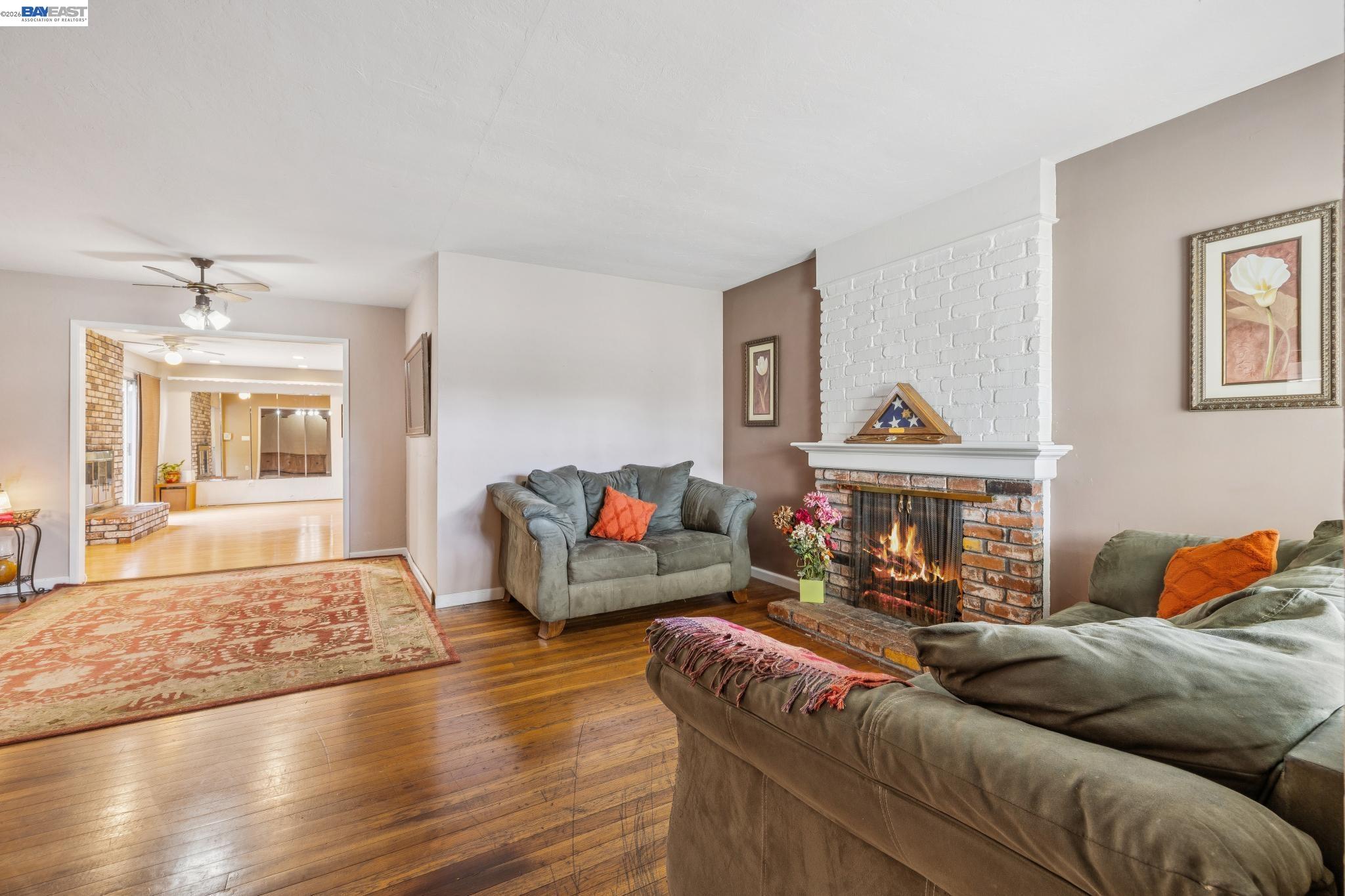 15742 Paseo Largavista
