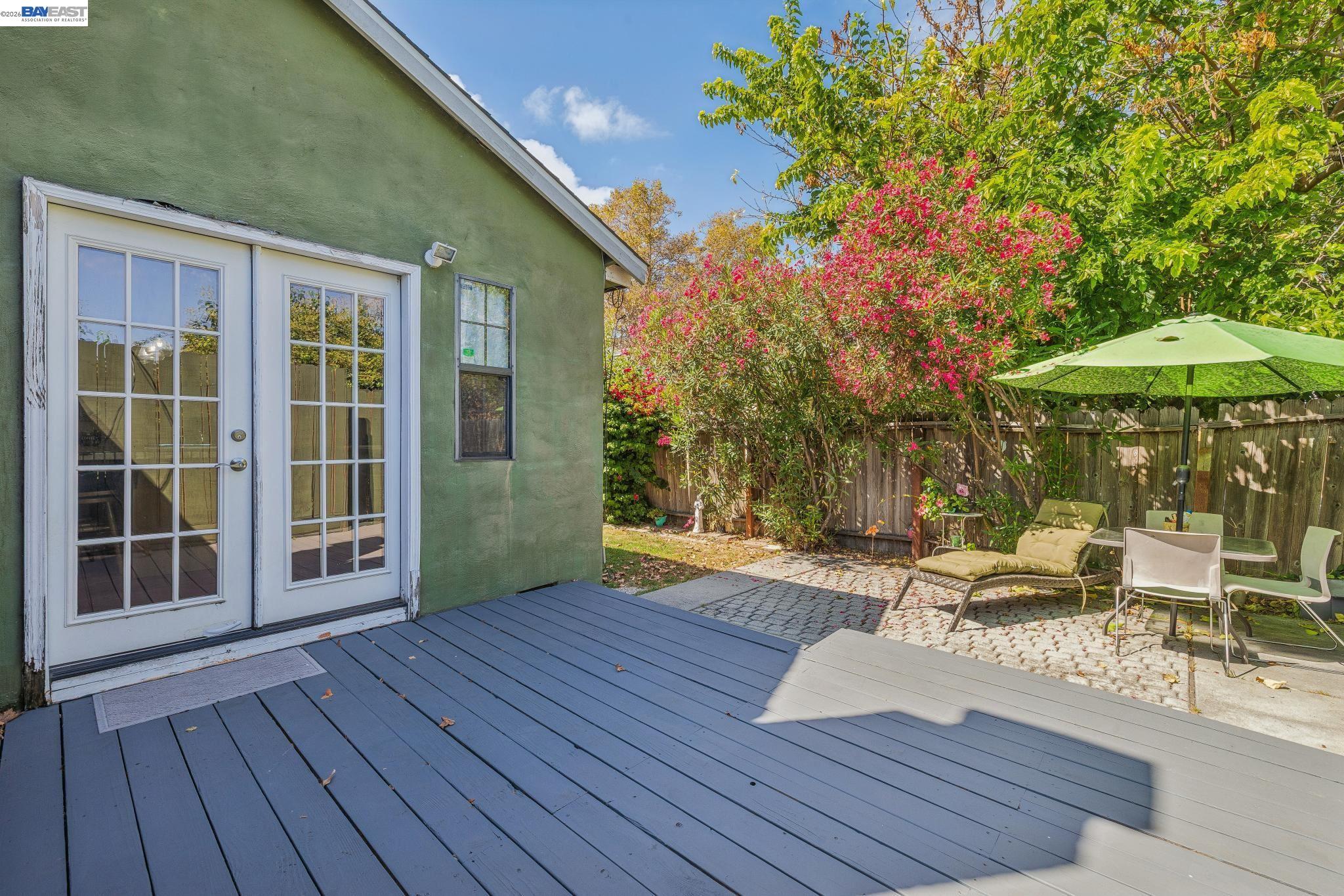 15742 Paseo Largavista