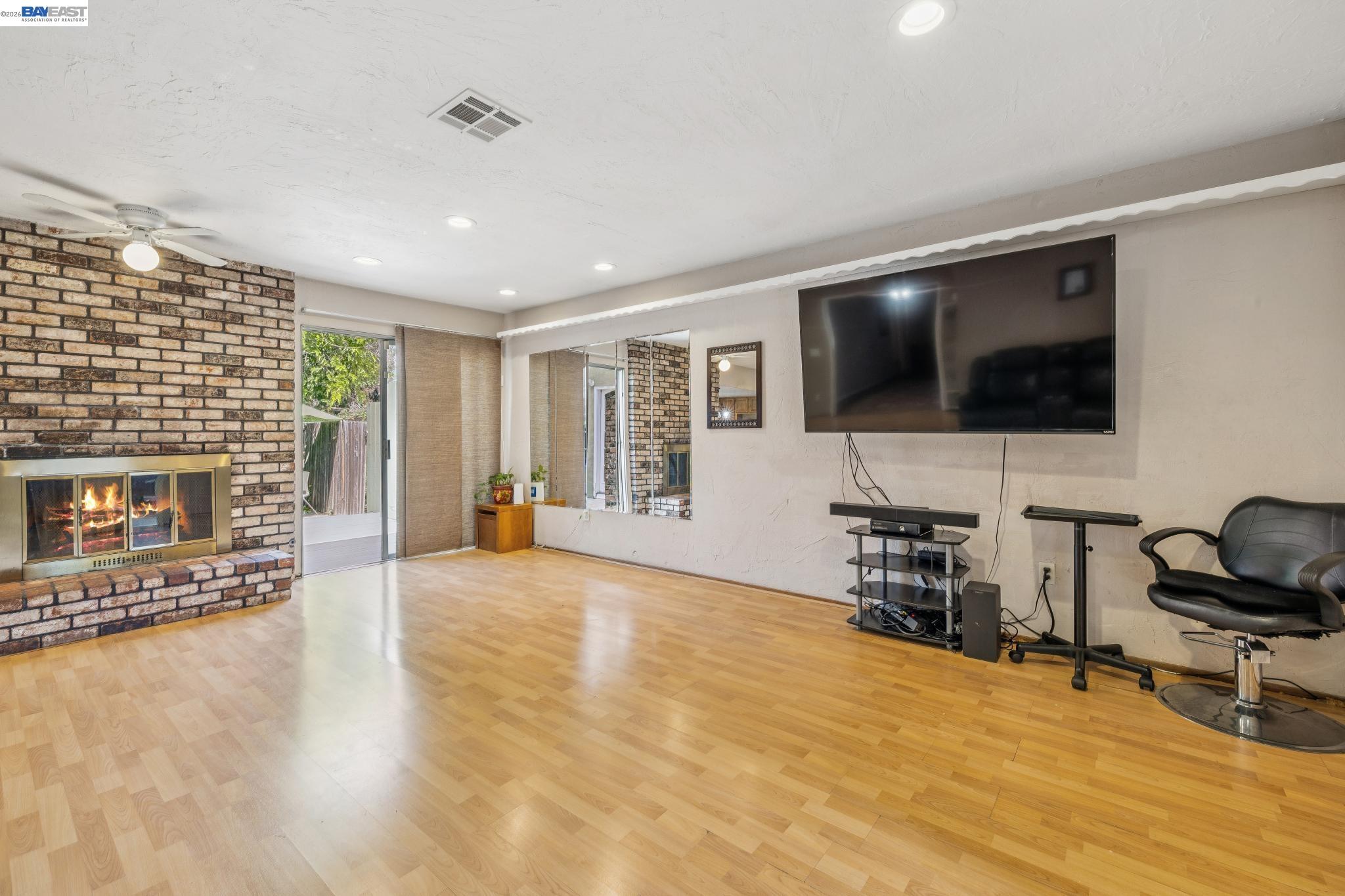 15742 Paseo Largavista