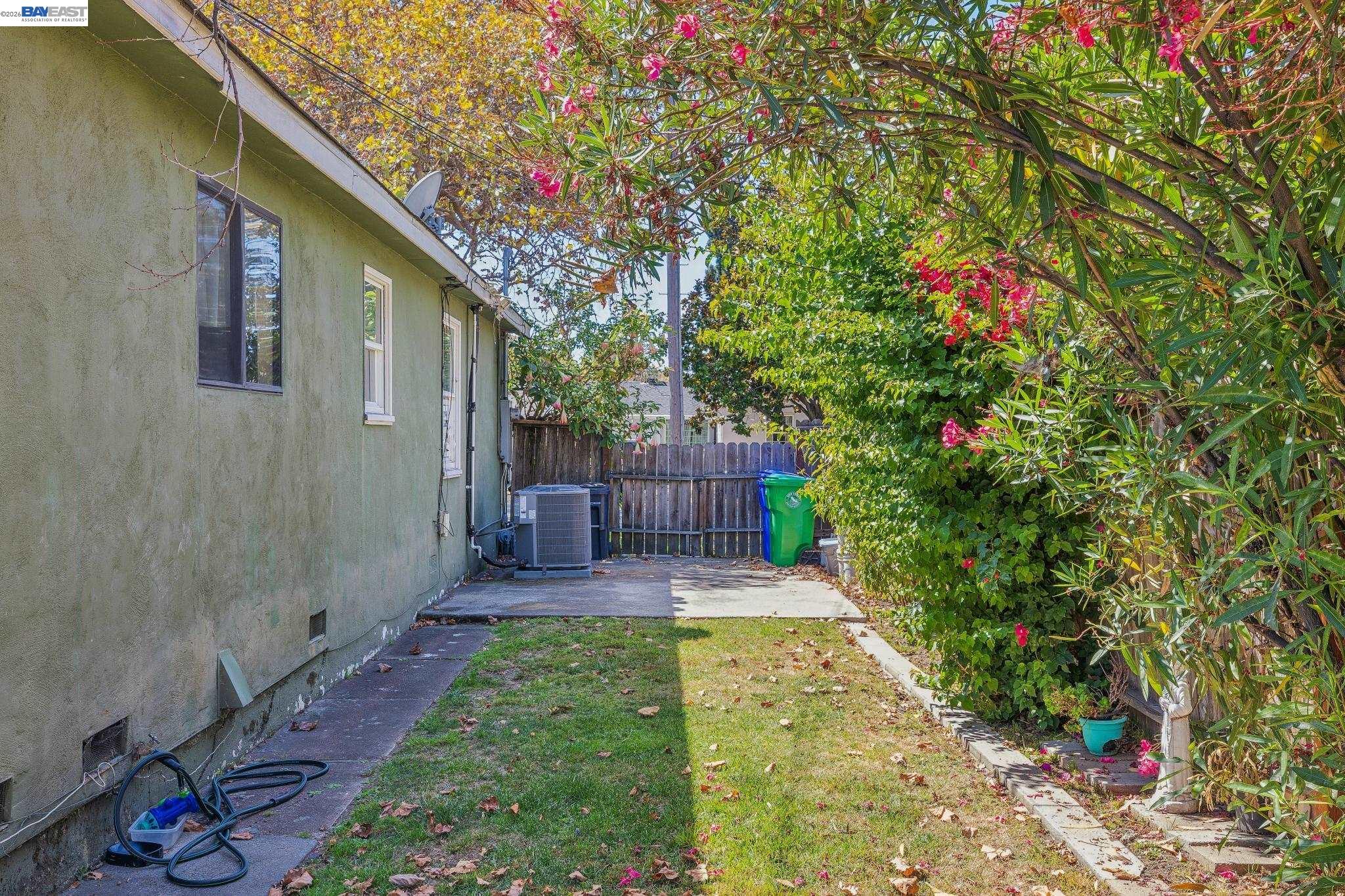 15742 Paseo Largavista