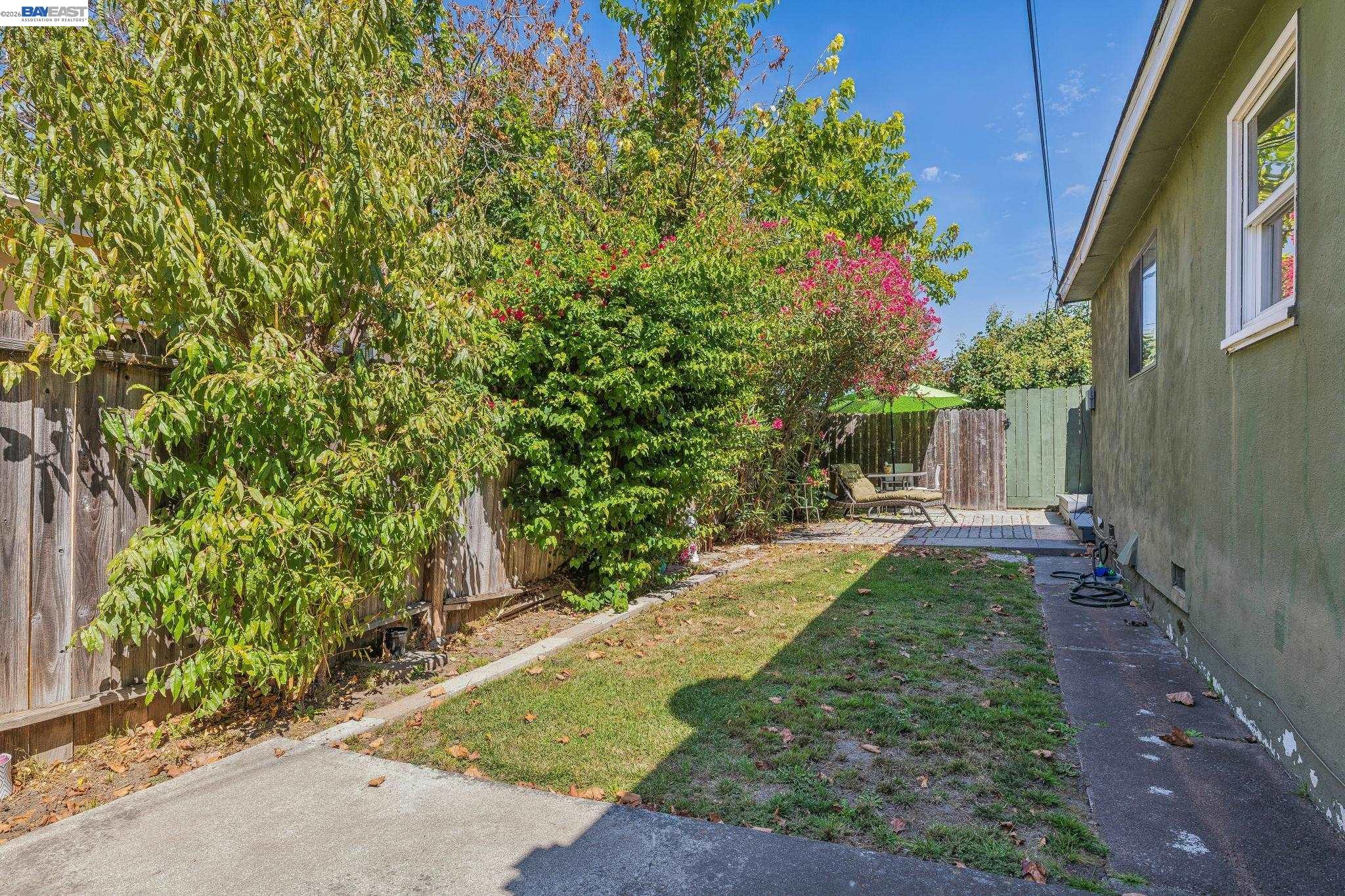 15742 Paseo Largavista