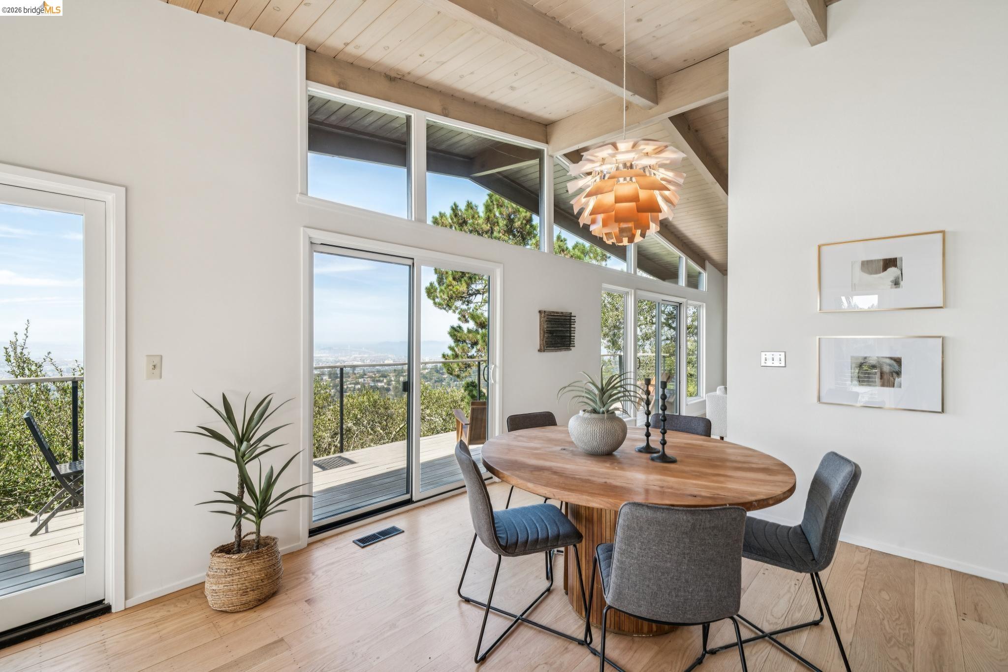 25 Ascot Court