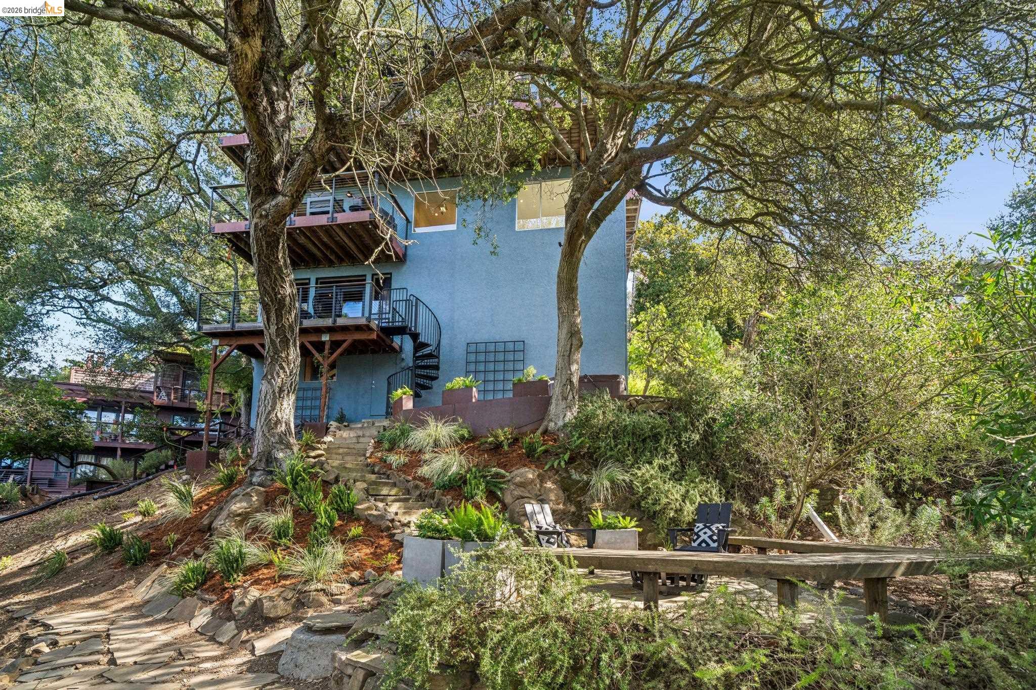 25 Ascot Court