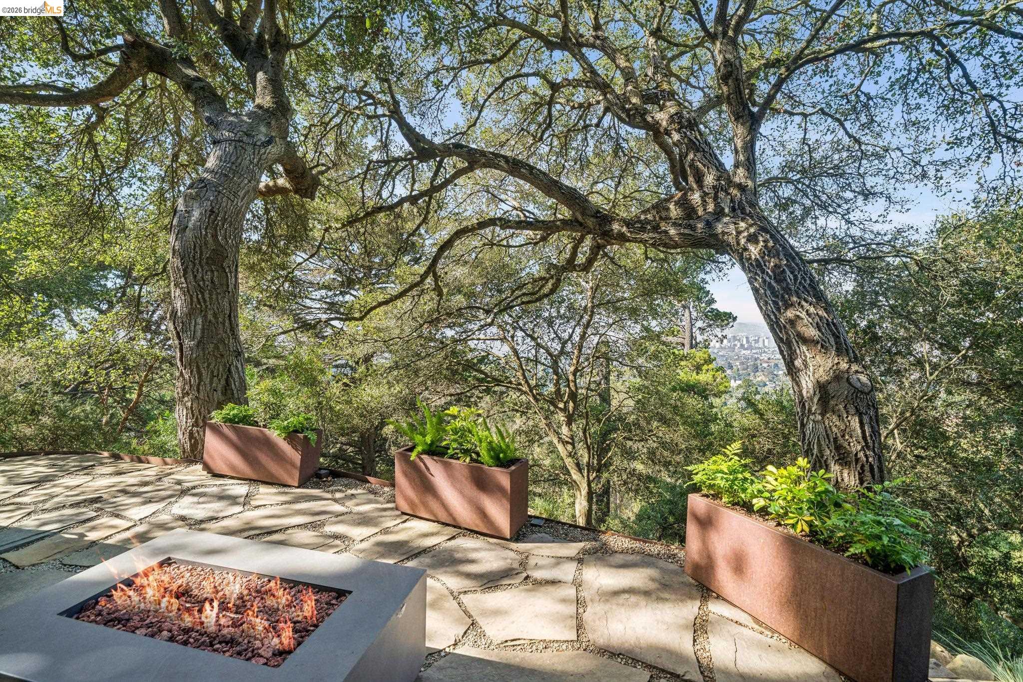 25 Ascot Court