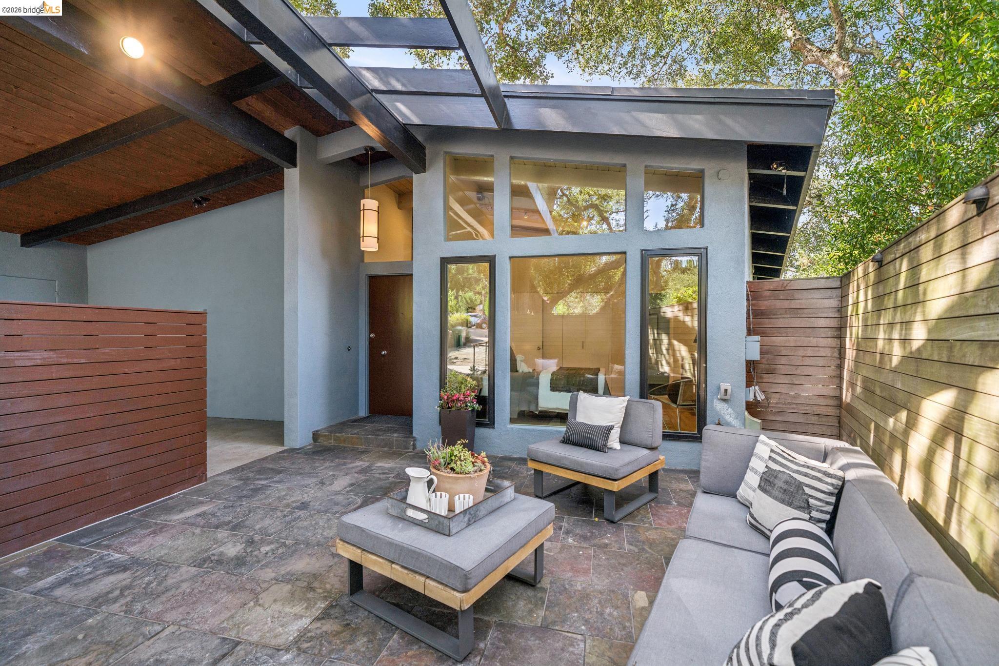 25 Ascot Court