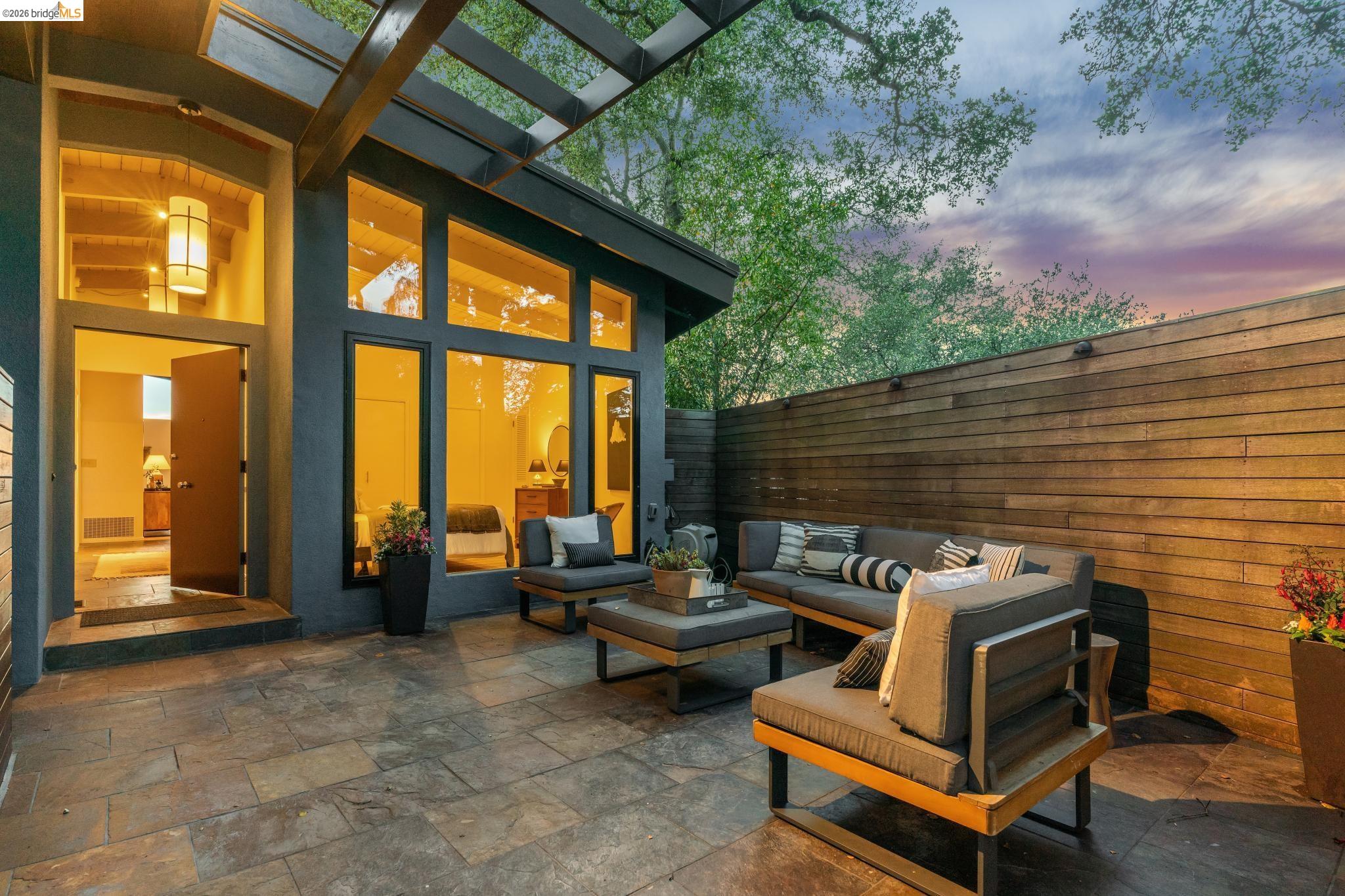 25 Ascot Court