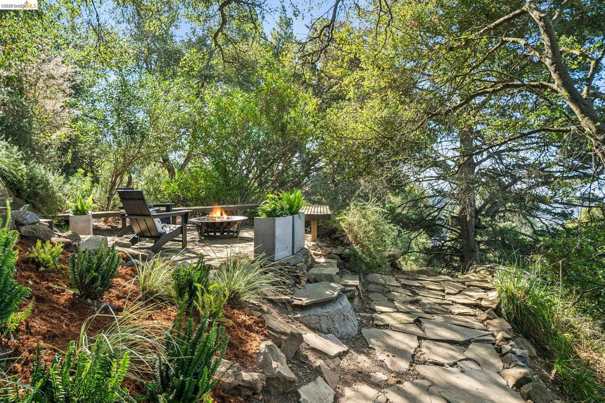 25 Ascot Court