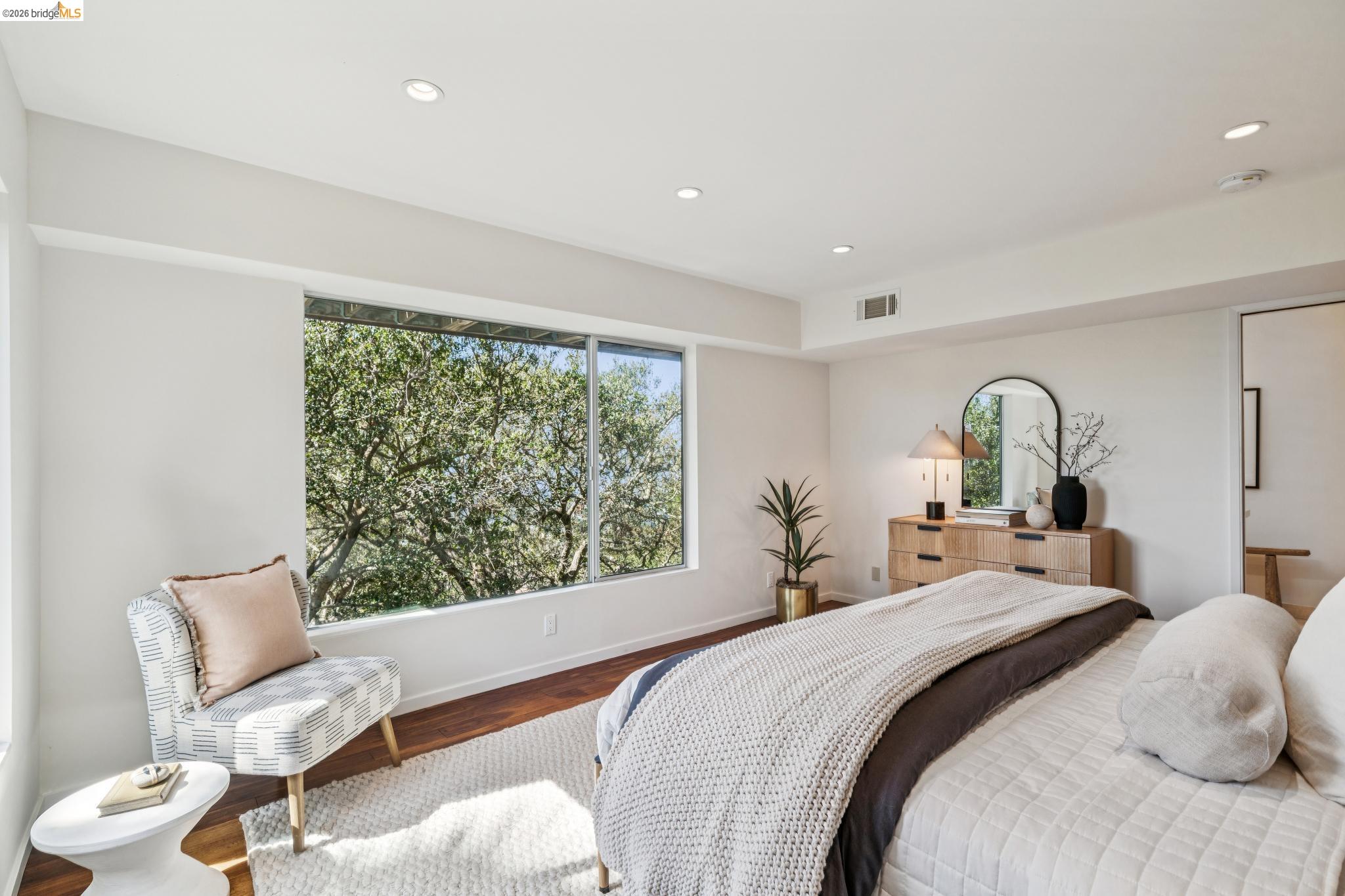 25 Ascot Court