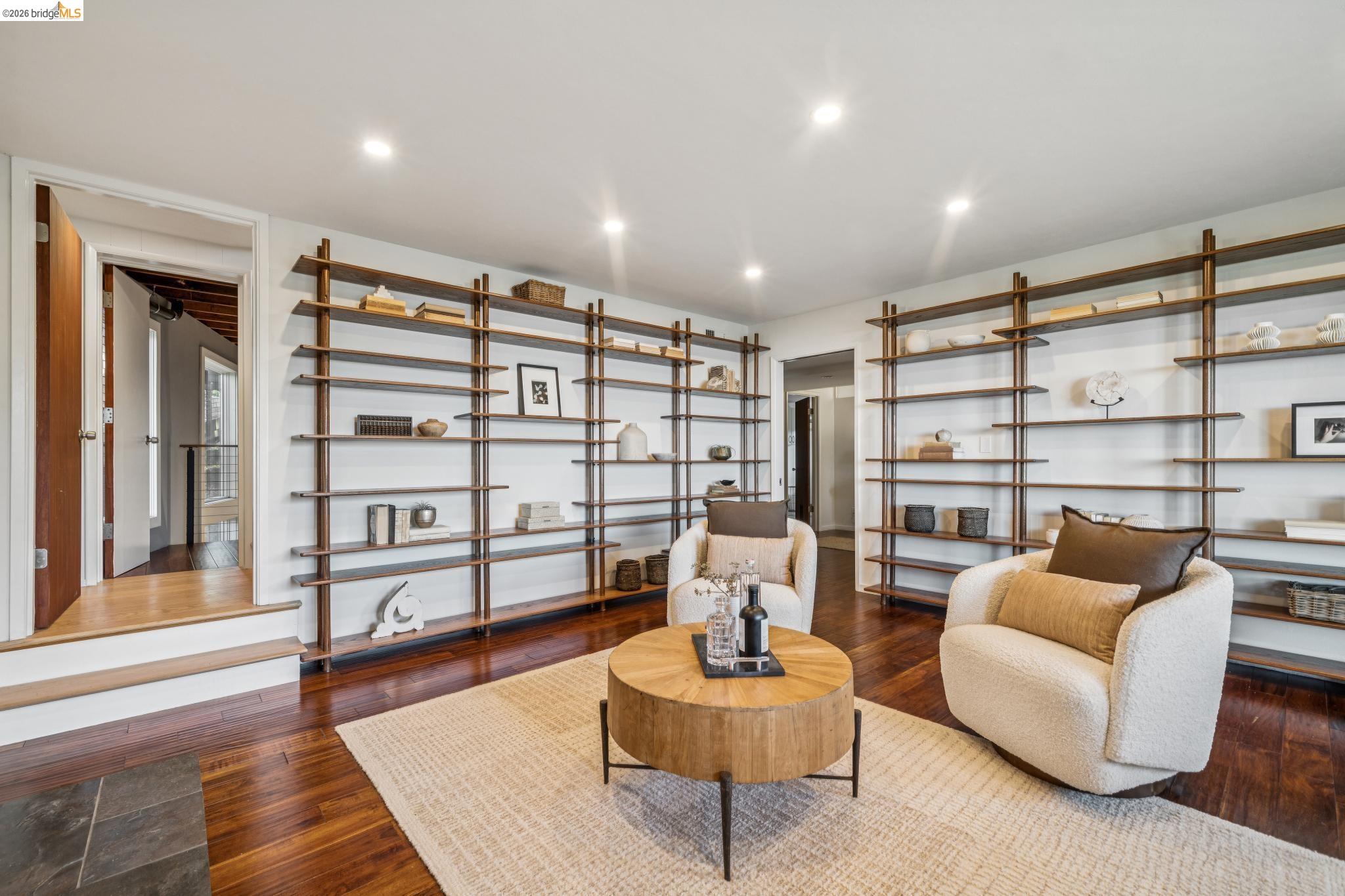 25 Ascot Court