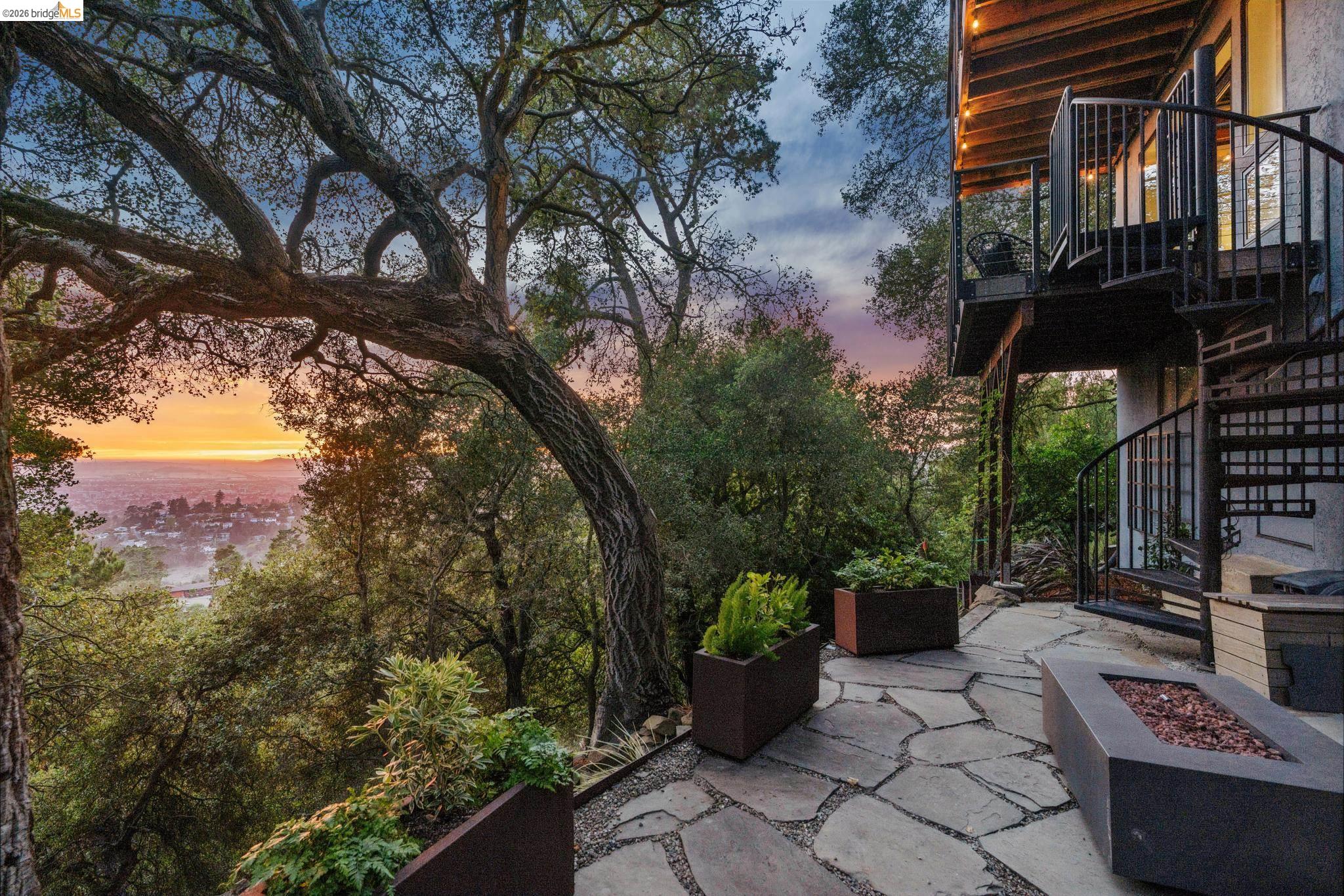 25 Ascot Court