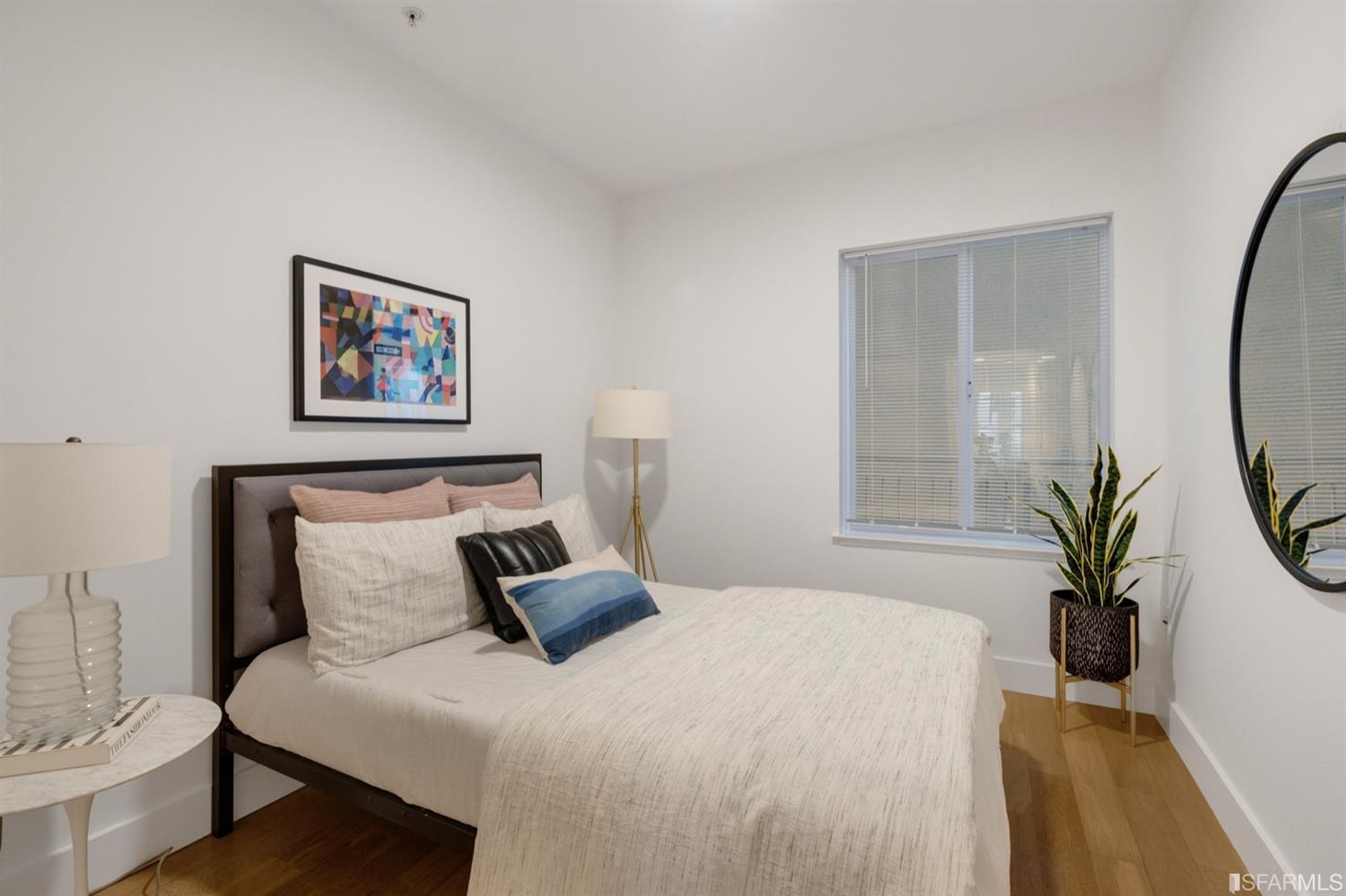 566 South Van Ness Avenue Unit: 14