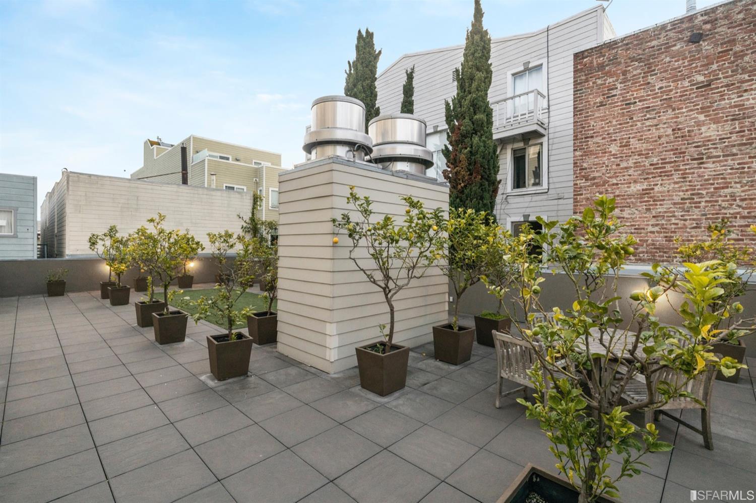 566 South Van Ness Avenue Unit: 14