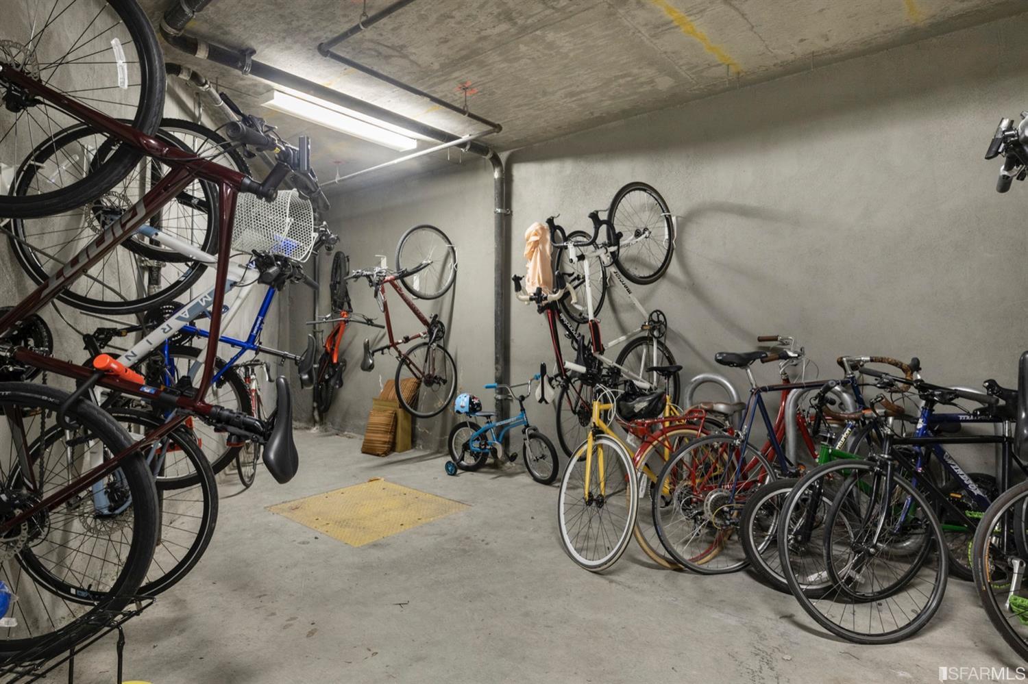 566 South Van Ness Avenue Unit: 14