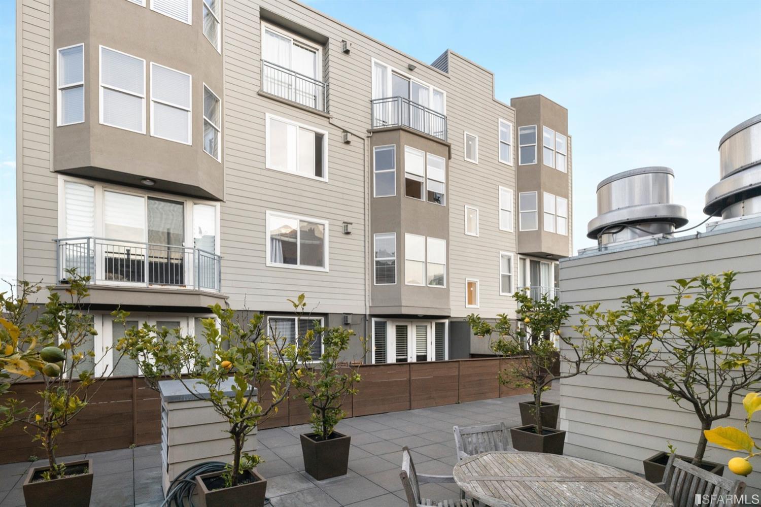 566 South Van Ness Avenue Unit: 14