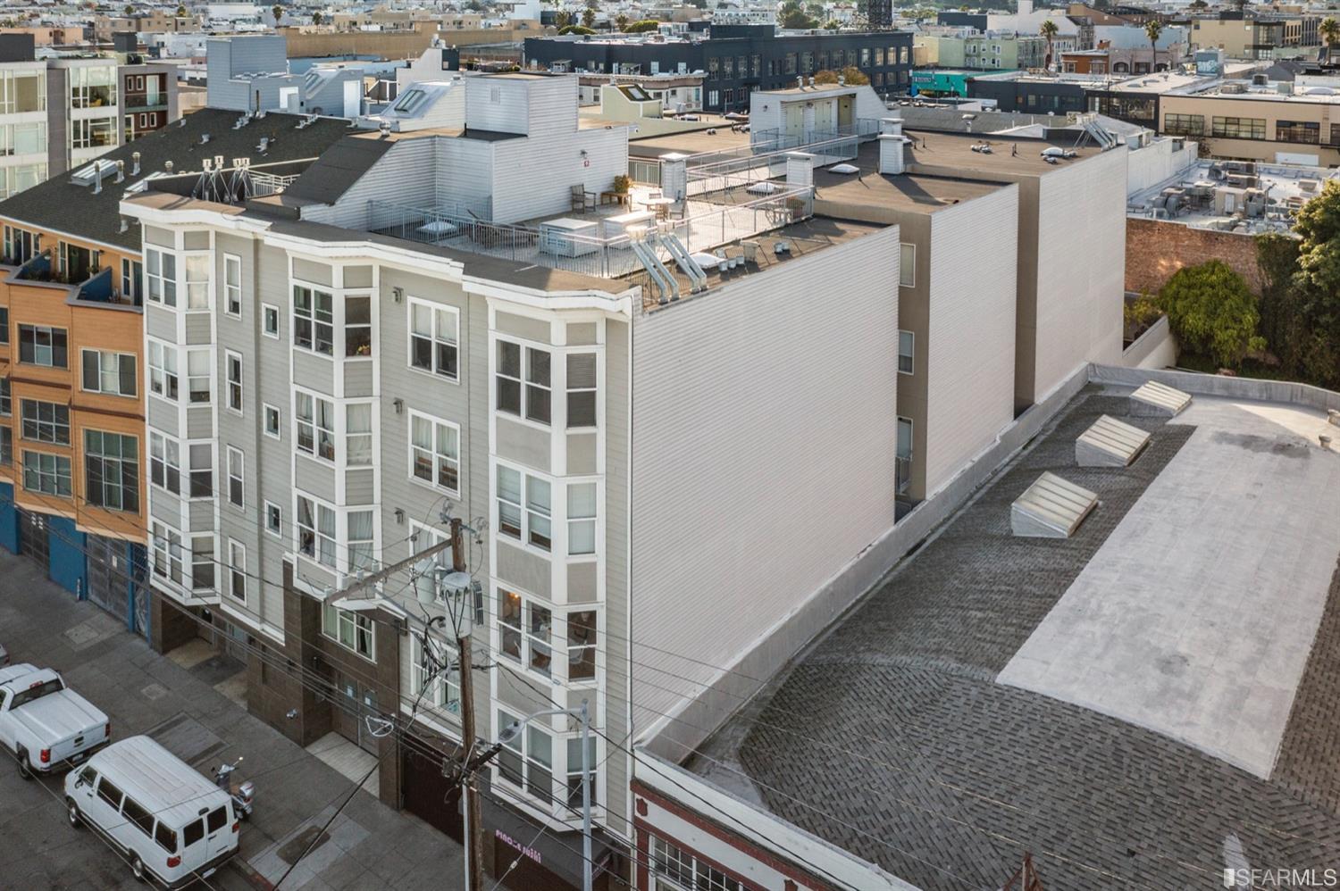 566 South Van Ness Avenue Unit: 14