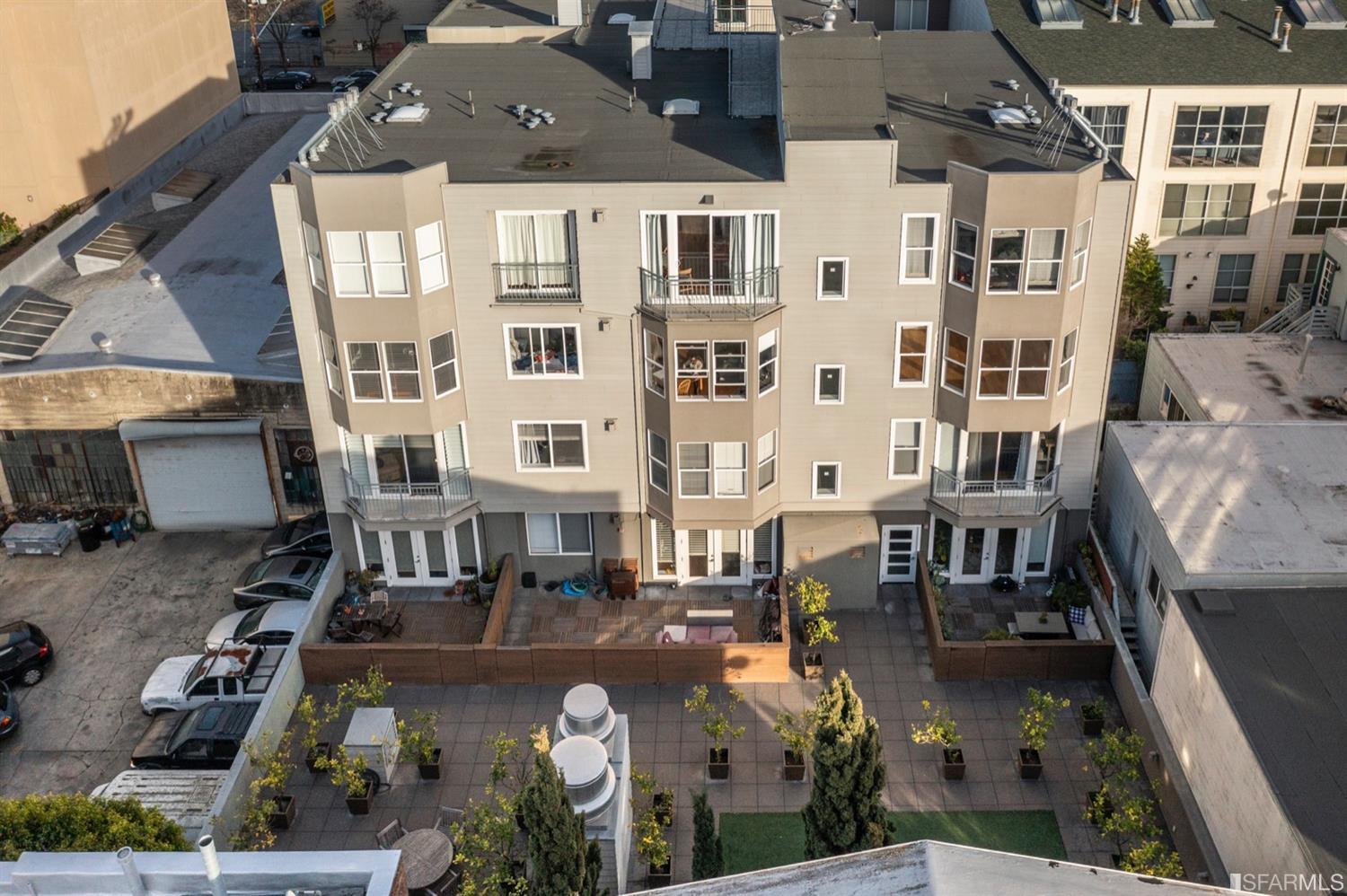 566 South Van Ness Avenue Unit: 14