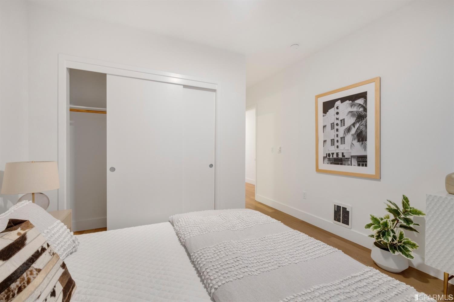 566 South Van Ness Avenue Unit: 14