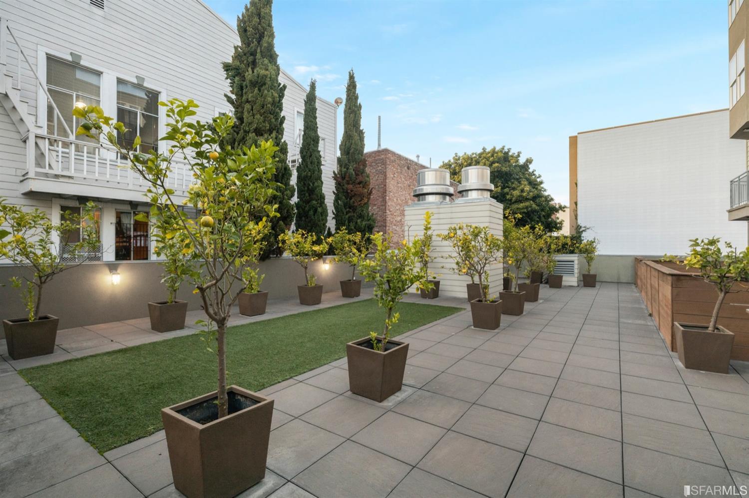 566 South Van Ness Avenue Unit: 14