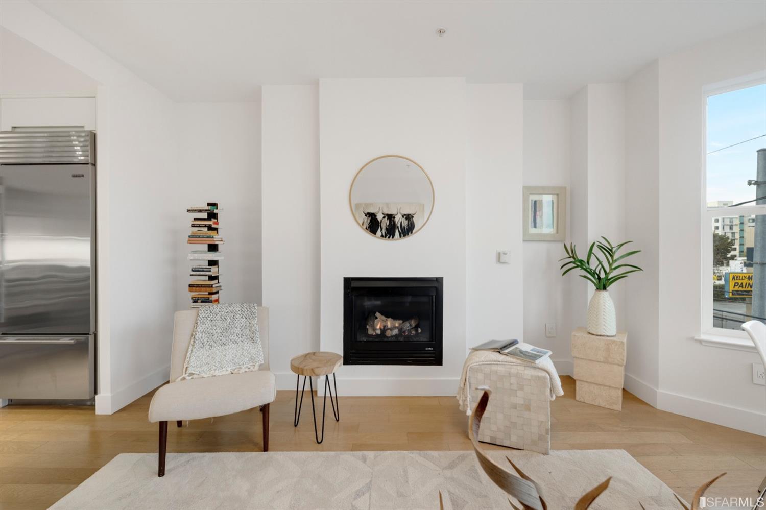 566 South Van Ness Avenue Unit: 14