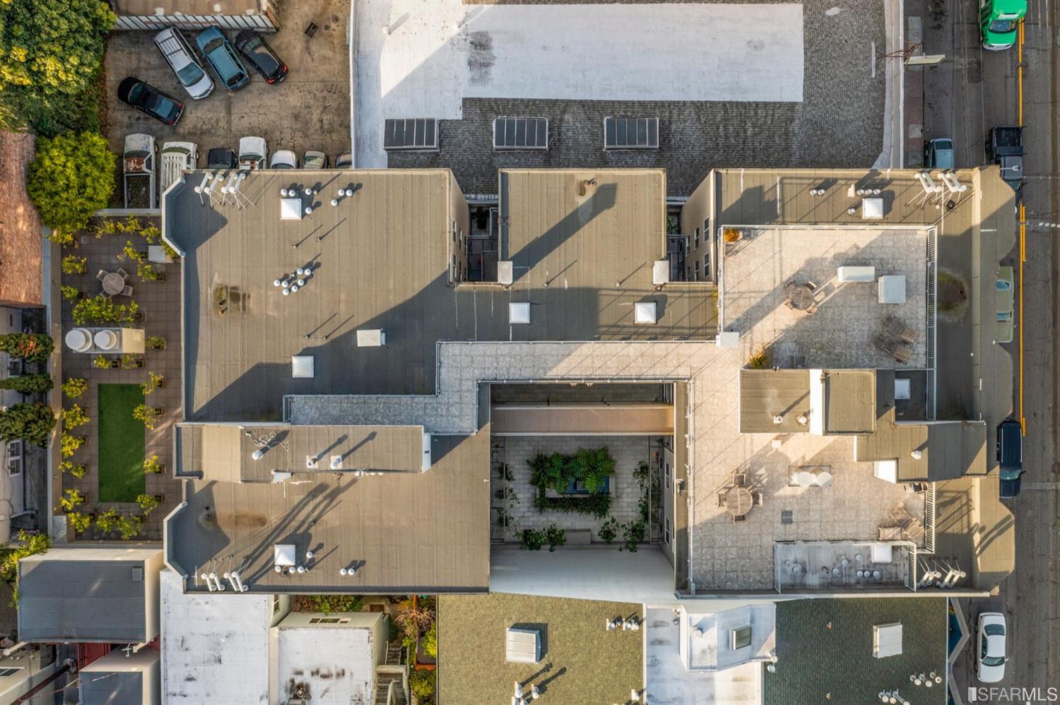 566 South Van Ness Avenue Unit: 14