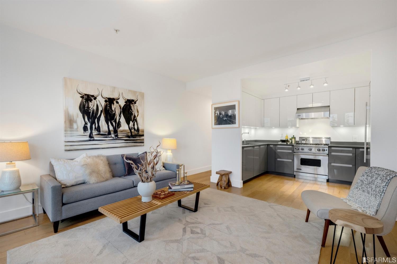 566 South Van Ness Avenue Unit: 14