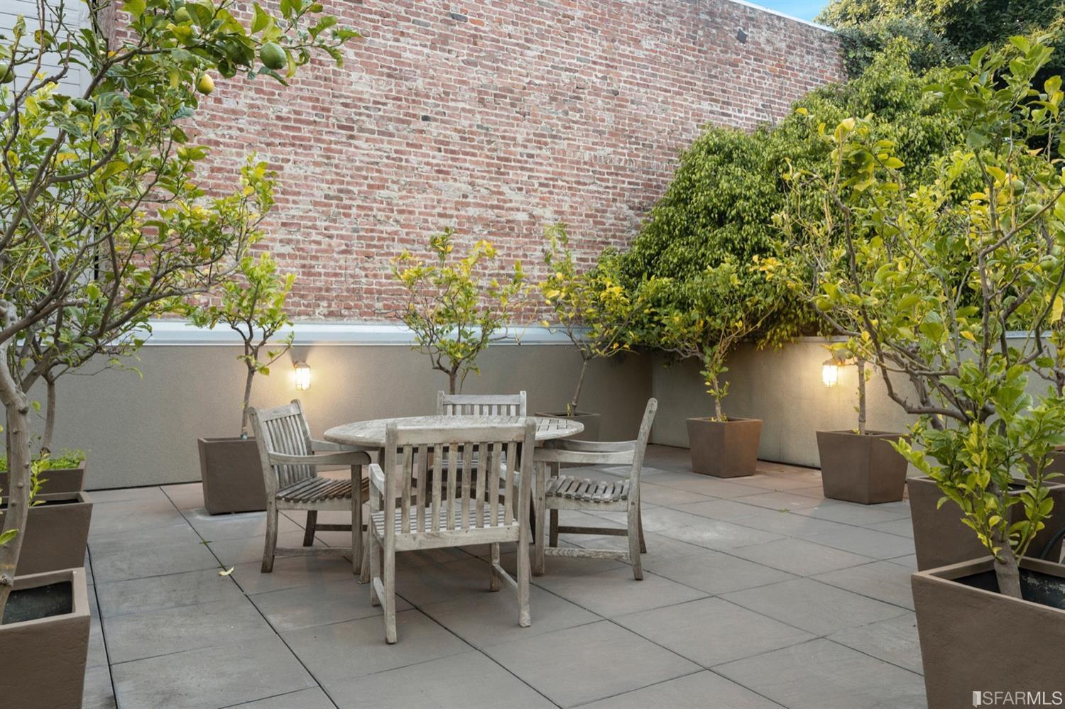 566 South Van Ness Avenue Unit: 14