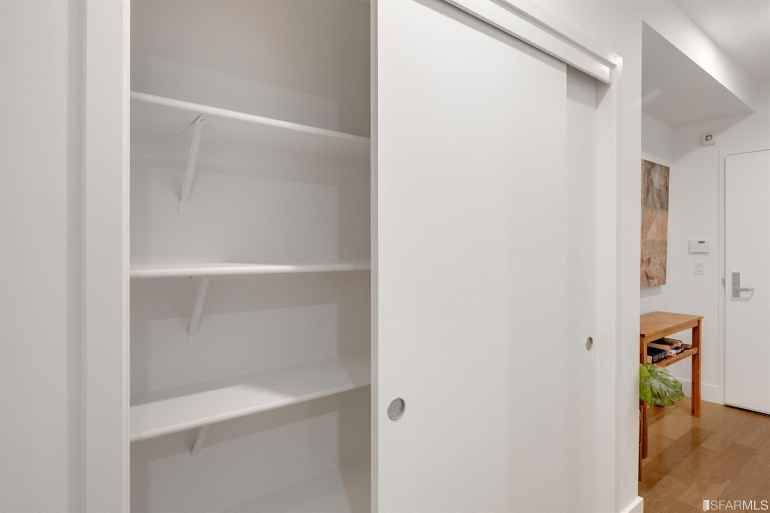 566 South Van Ness Avenue Unit: 14