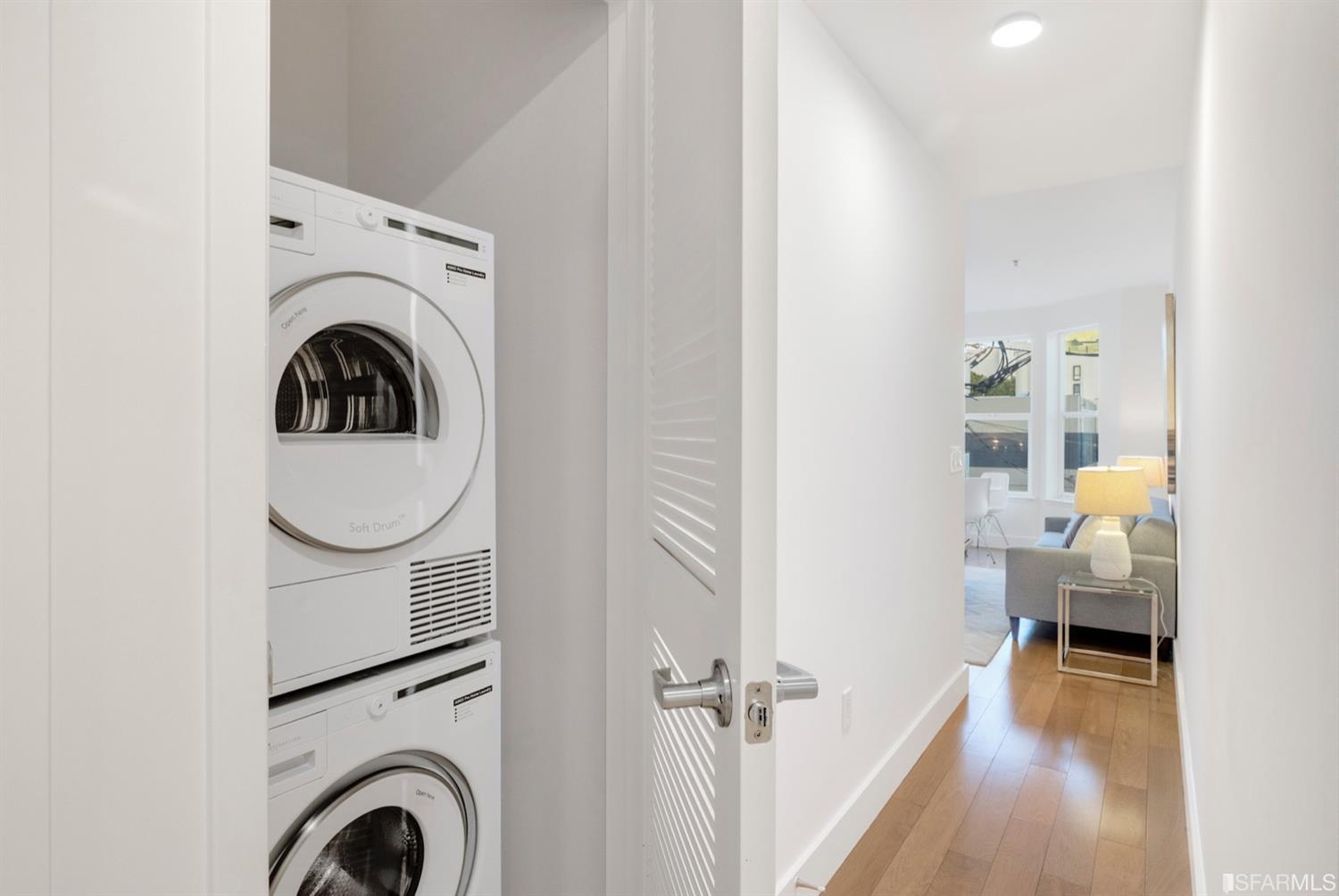 566 South Van Ness Avenue Unit: 14