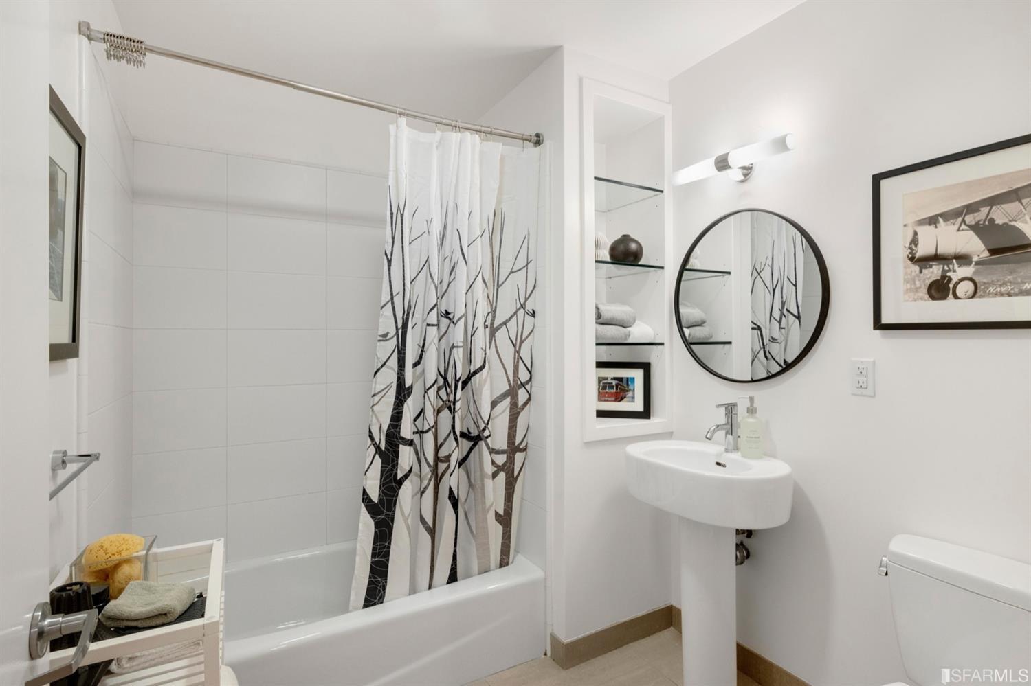 566 South Van Ness Avenue Unit: 14