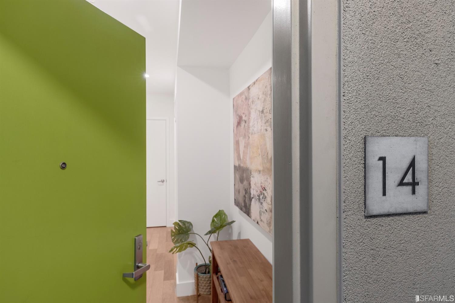 566 South Van Ness Avenue Unit: 14