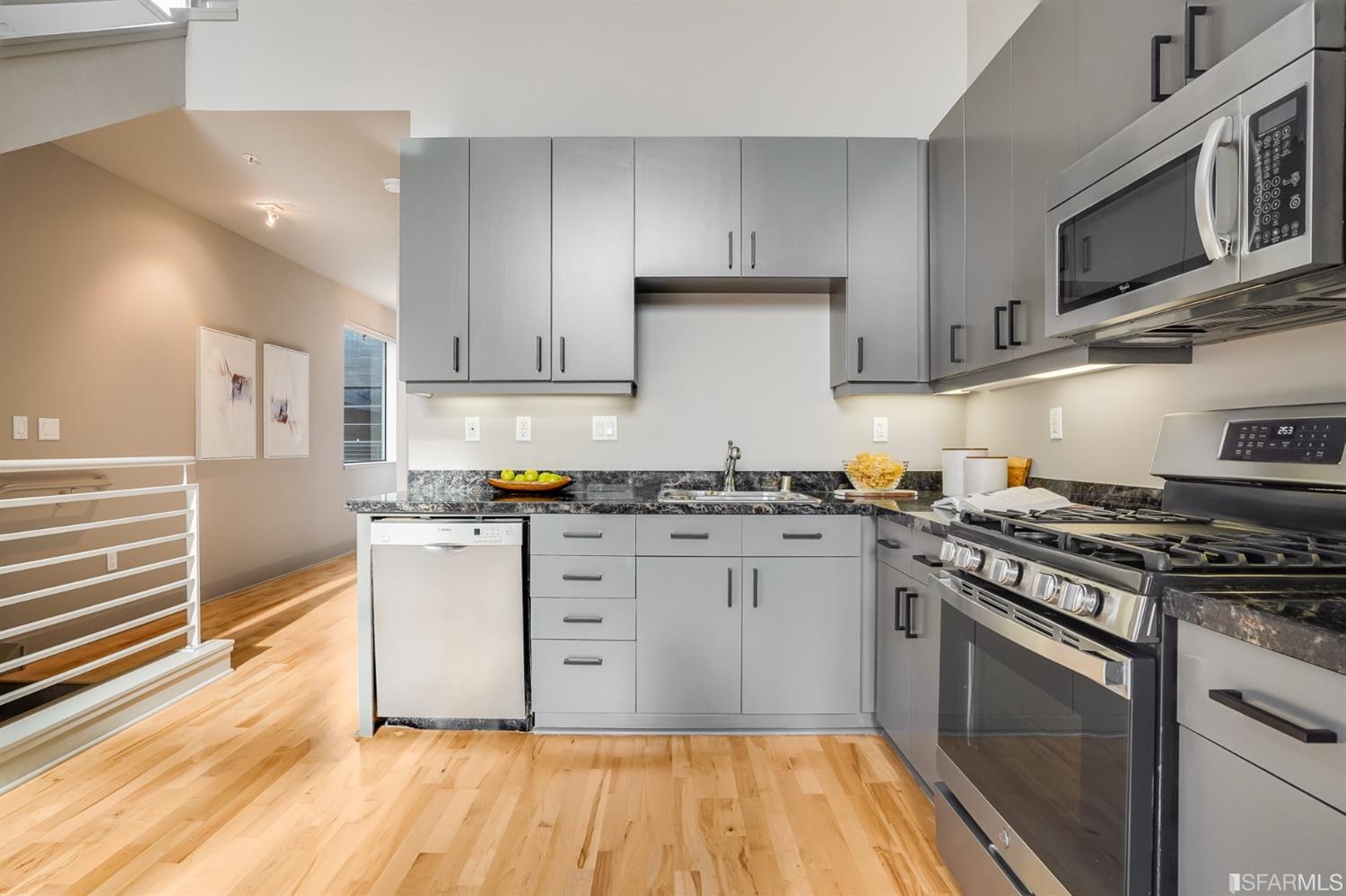 590 6th Street Unit: 212