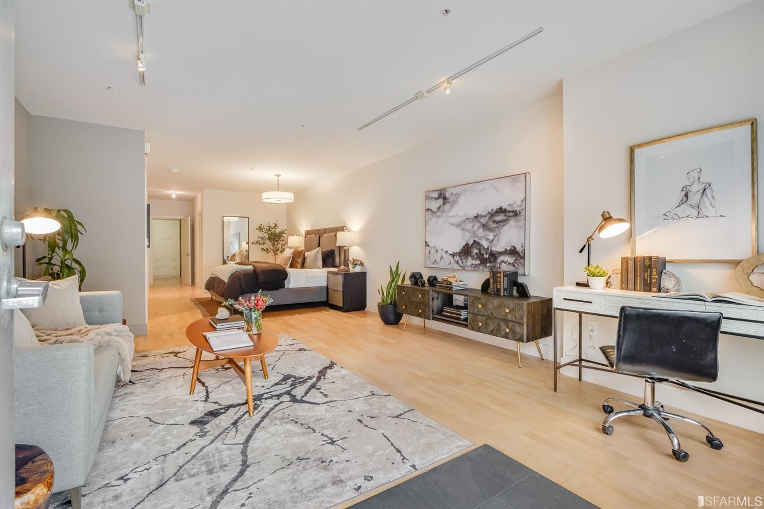 590 6th Street Unit: 212