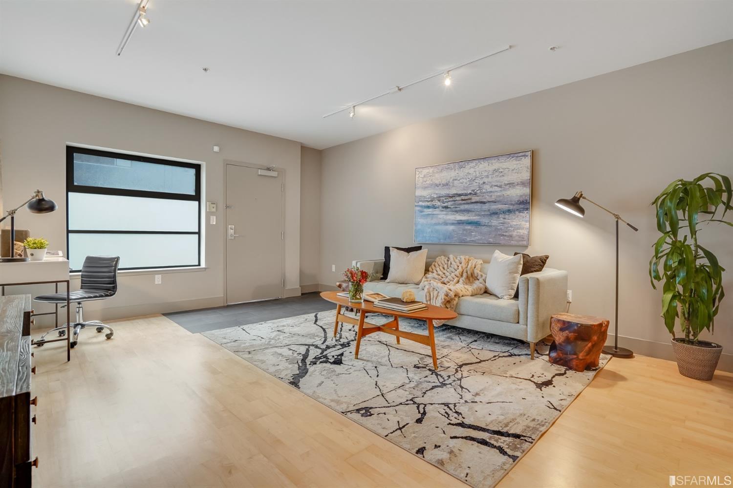 590 6th Street Unit: 212