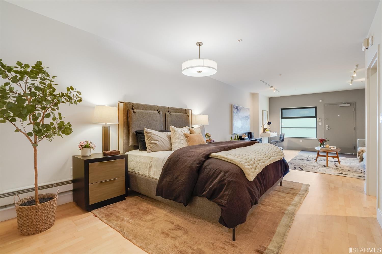 590 6th Street Unit: 212