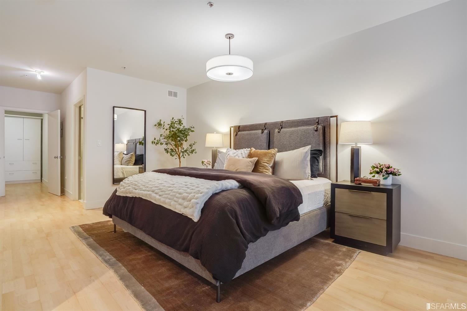 590 6th Street Unit: 212