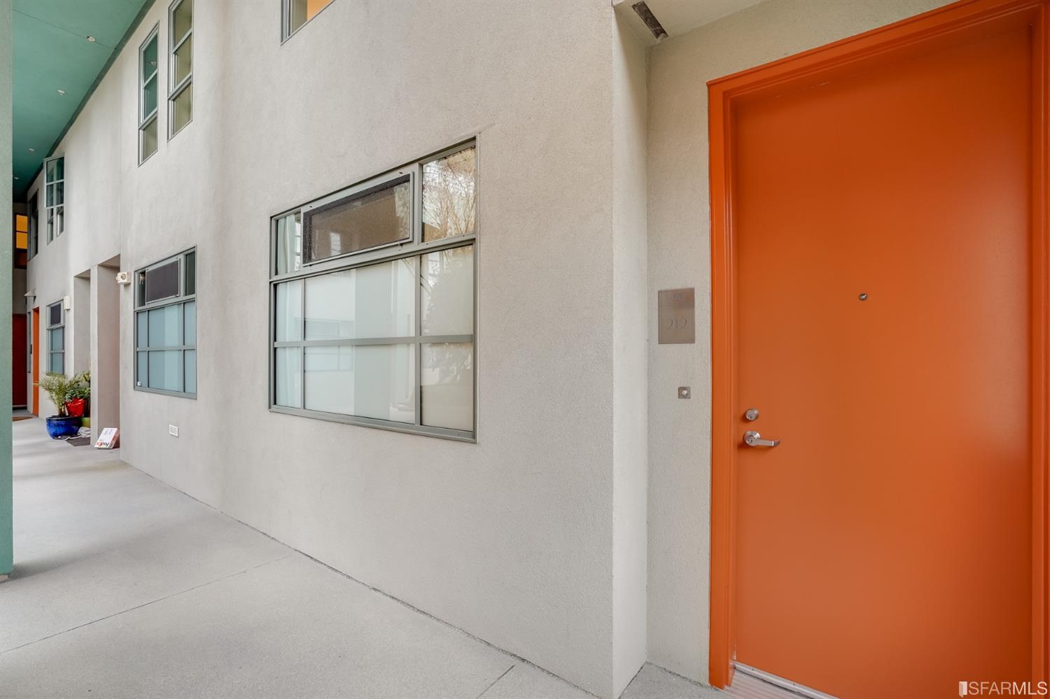 590 6th Street Unit: 212