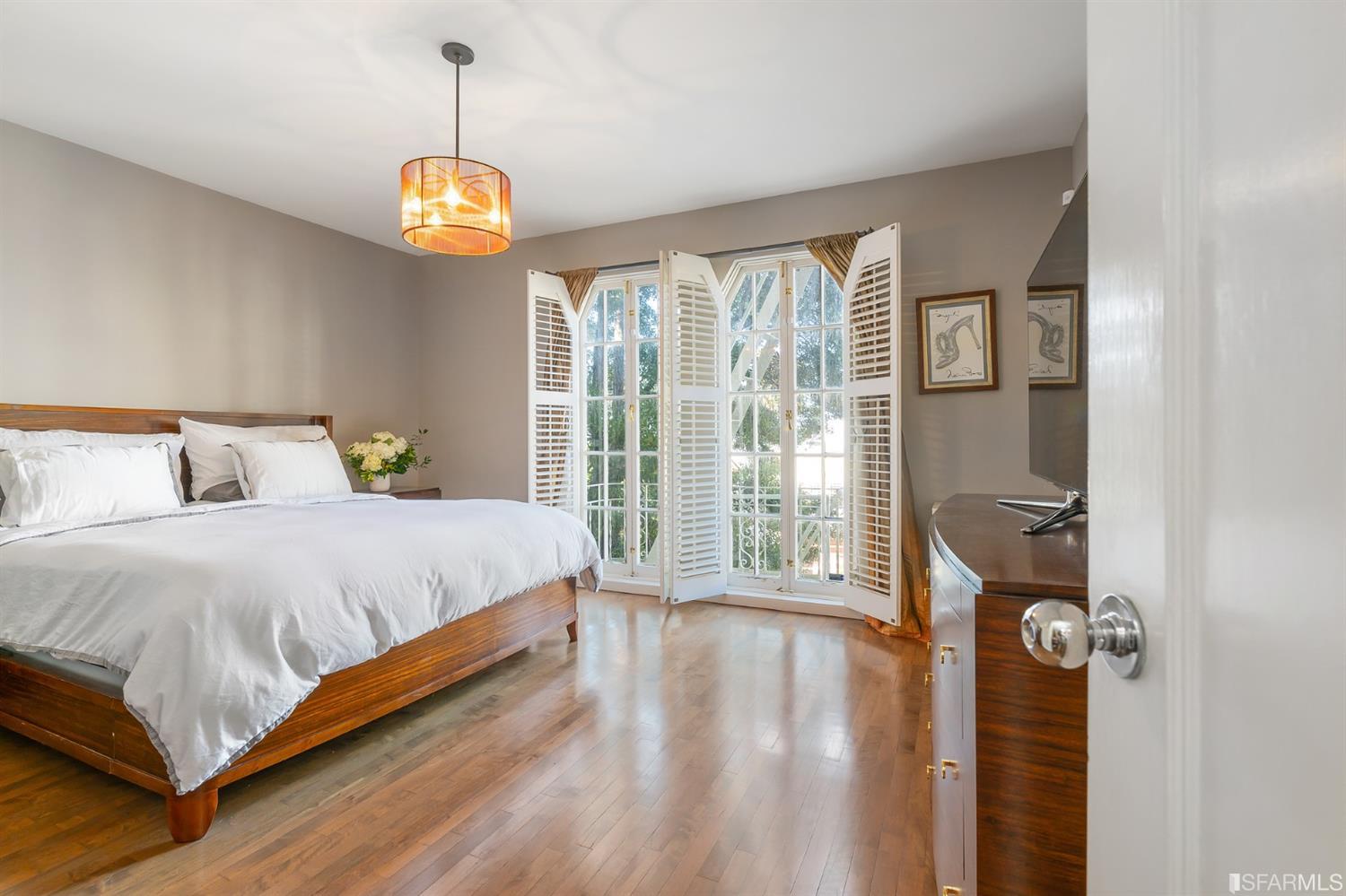 2235 Beach Street Unit: 202