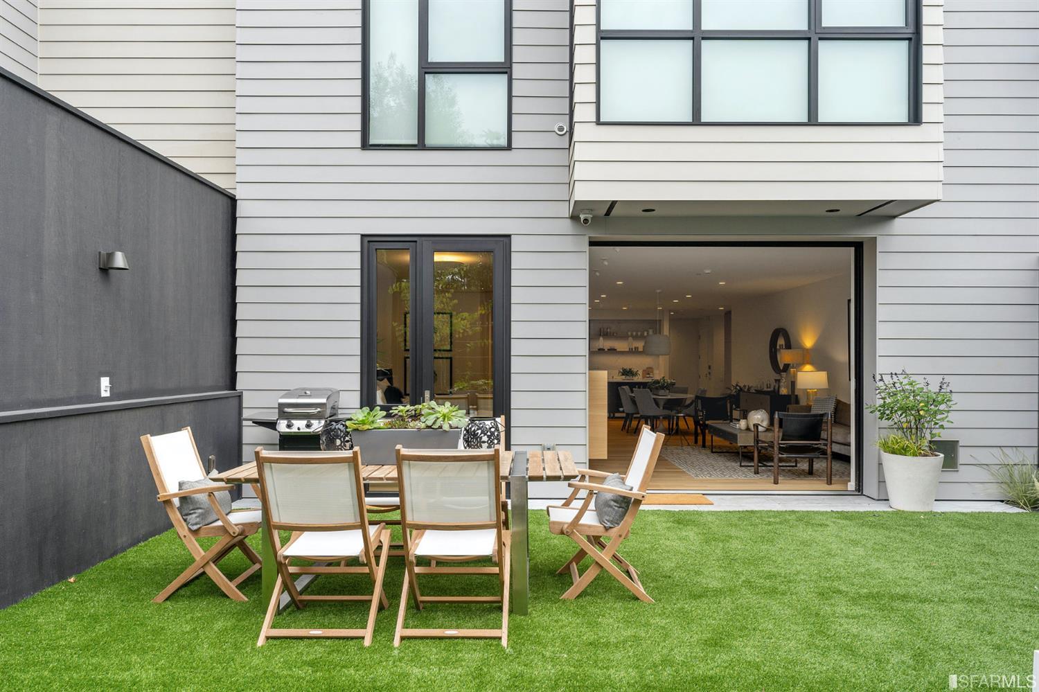 858 Capp Street Unit: 1