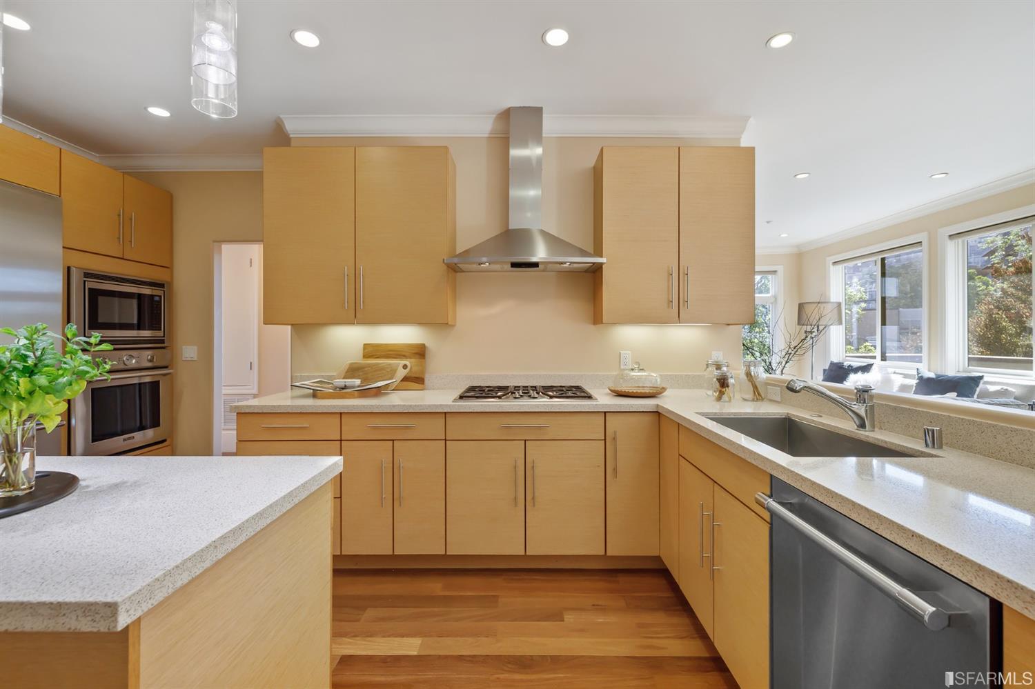 950 Corbett Avenue Unit: 3