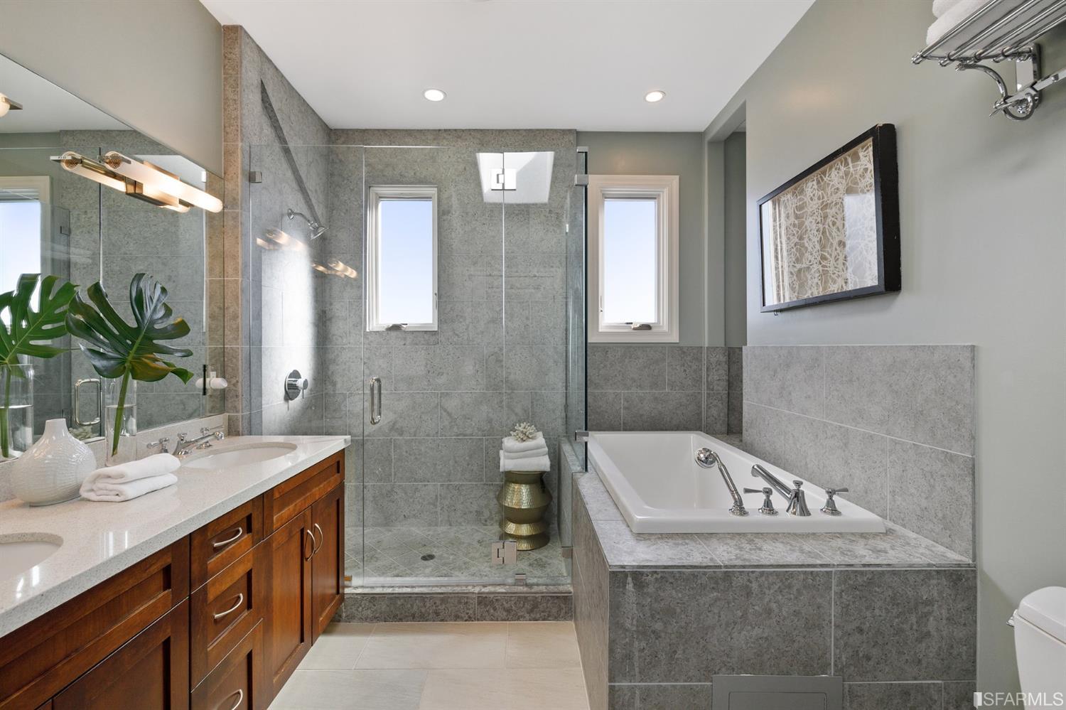 950 Corbett Avenue Unit: 3